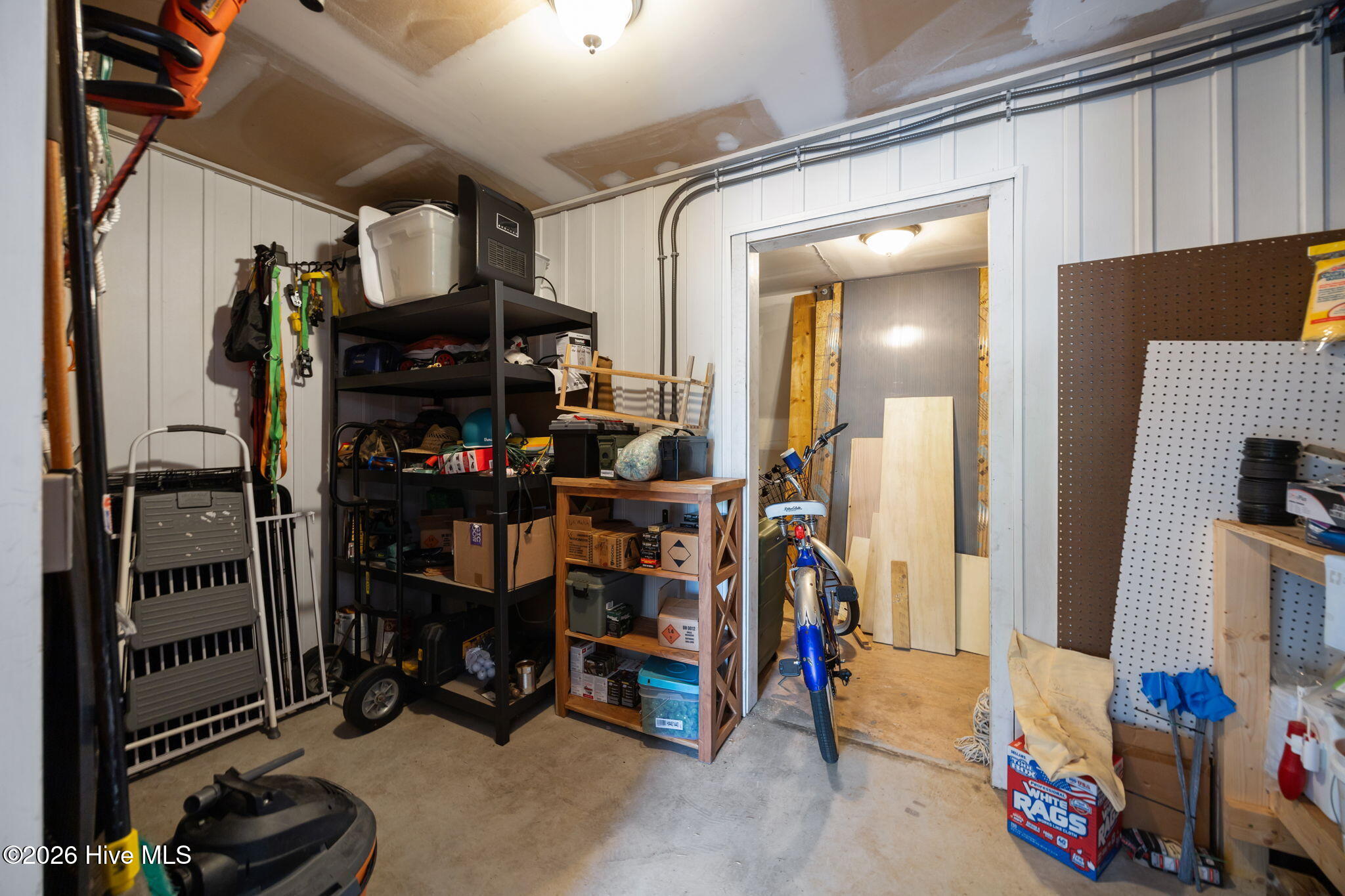 100564521 | Photo 38