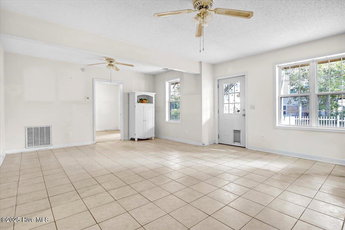 100543778 | Photo 38