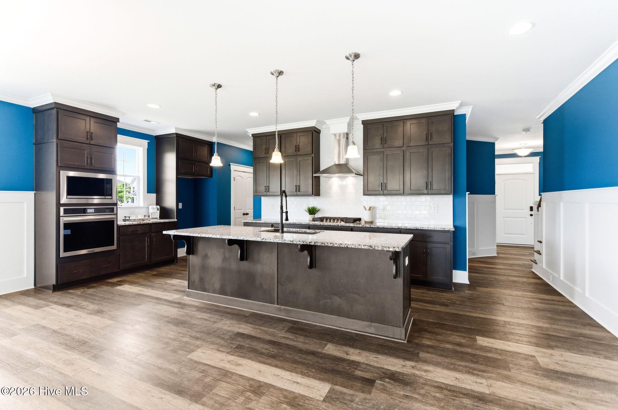 100565935 | Photo 10