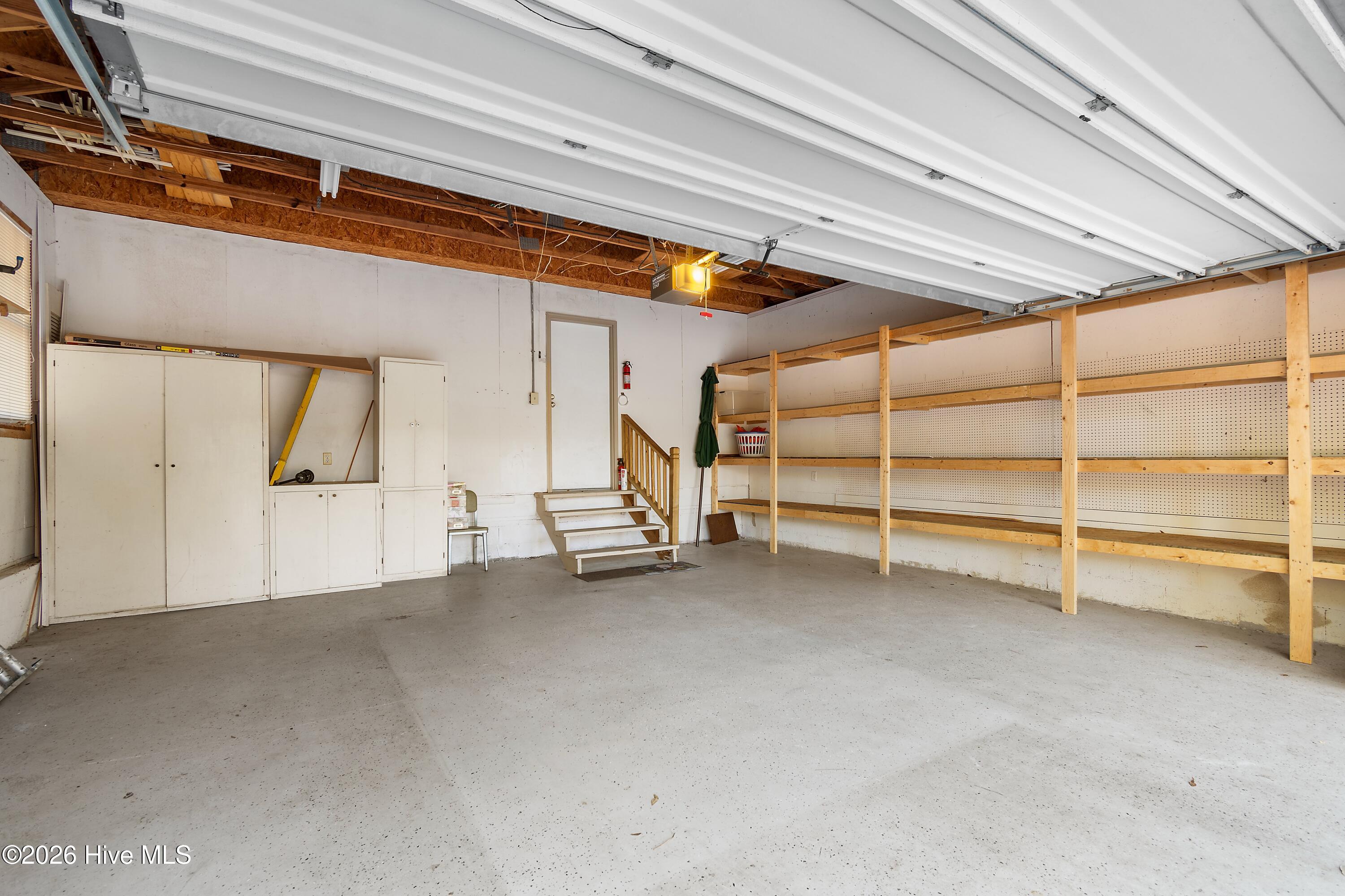 100549008 | Photo 33