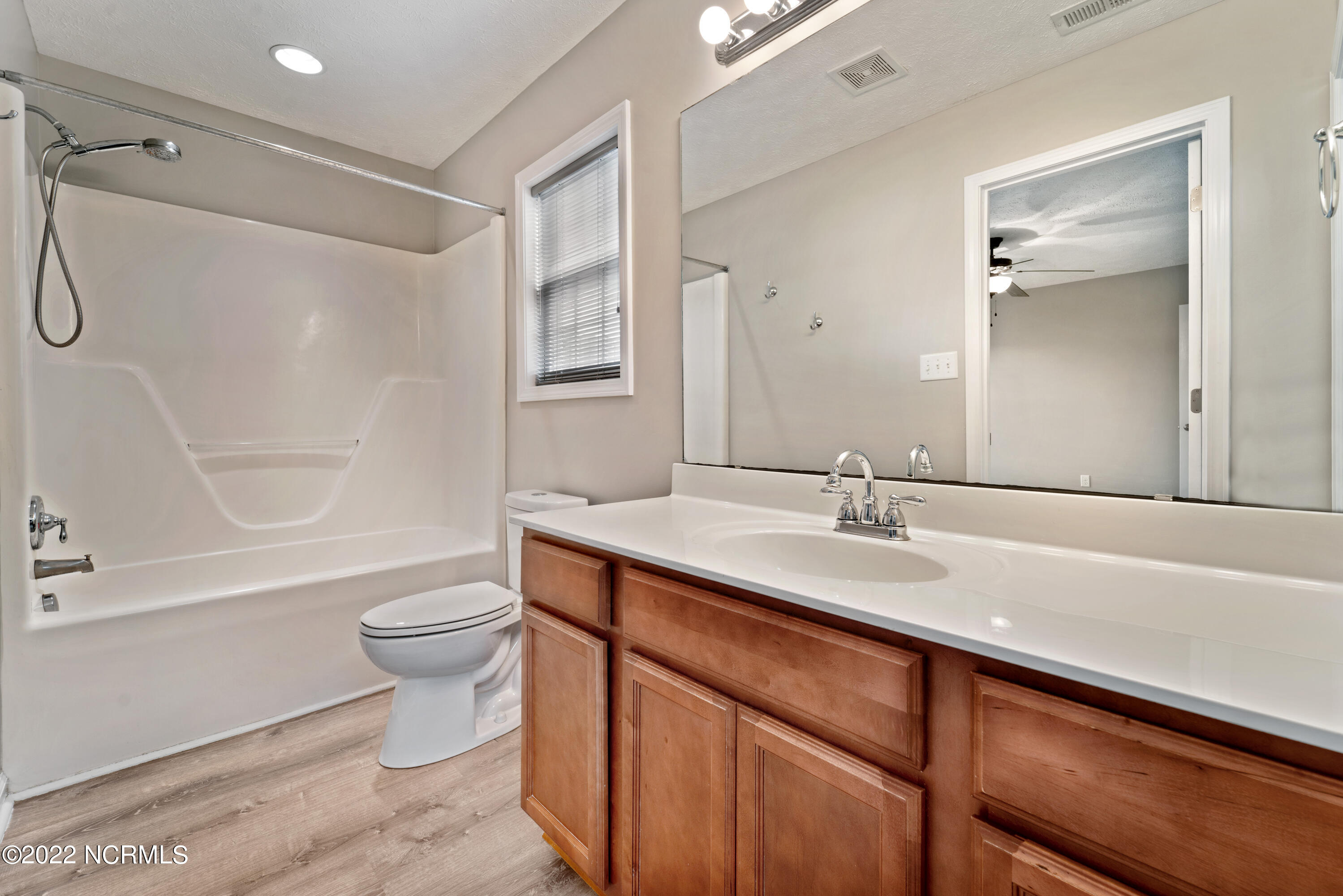 100564225 | Photo 18