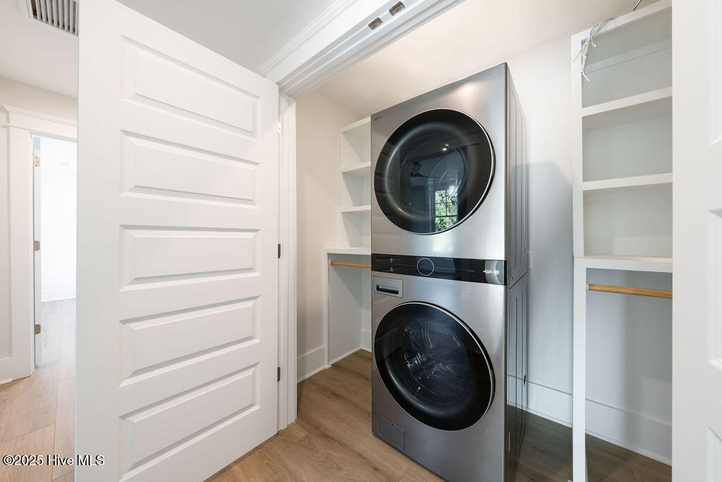 100522848 | Photo 33