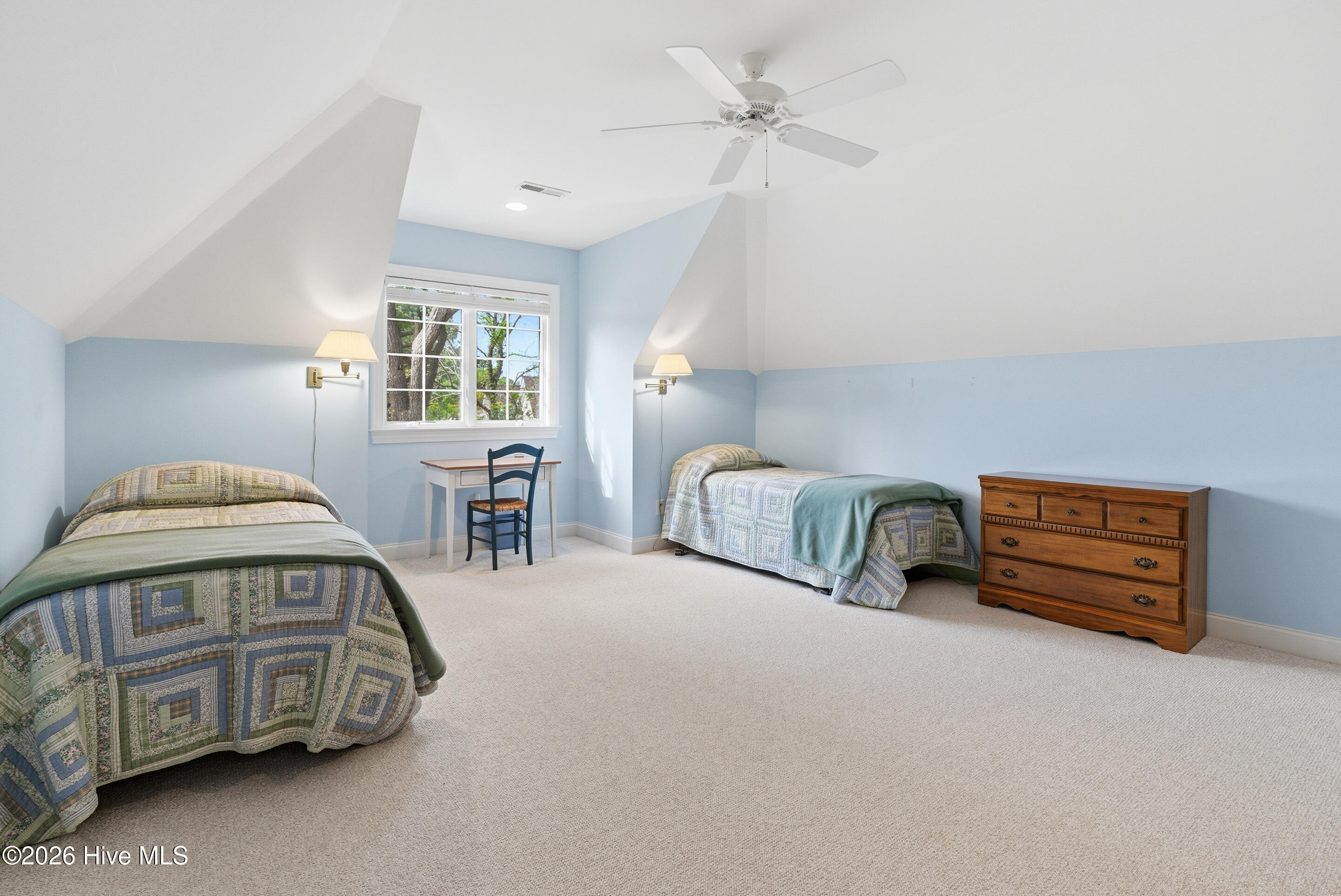 100568595 | Photo 41