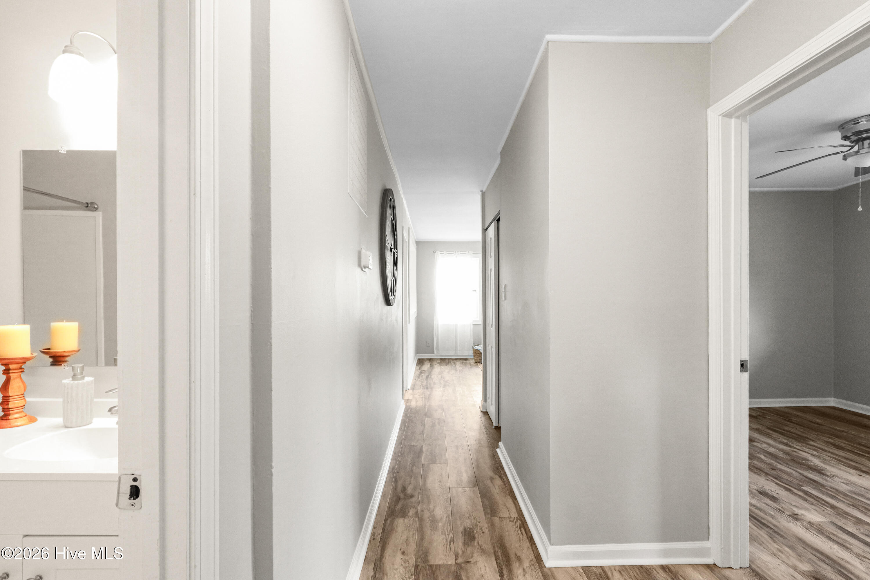 100560188 | Photo 30