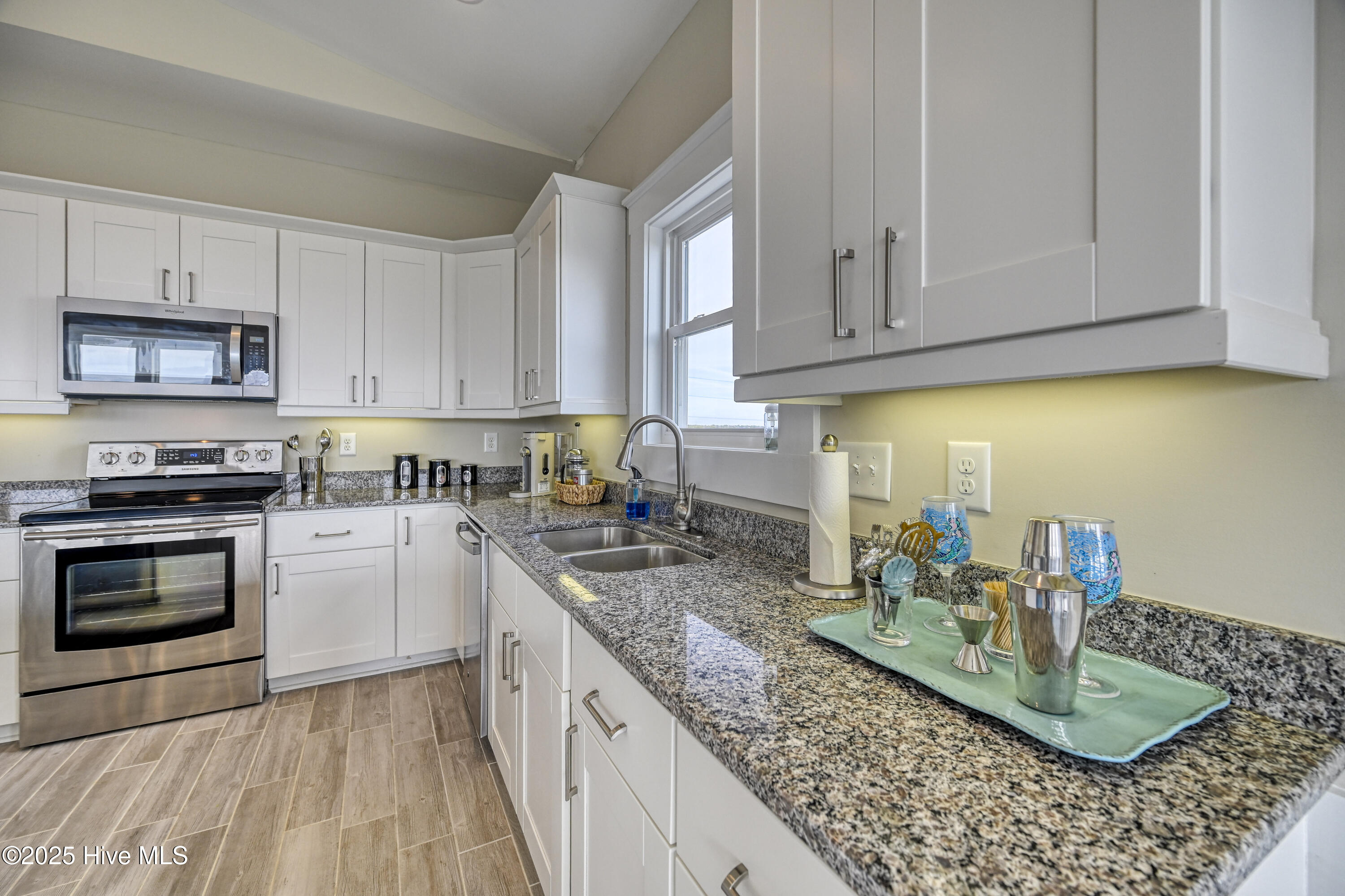 100543491 | Photo 34