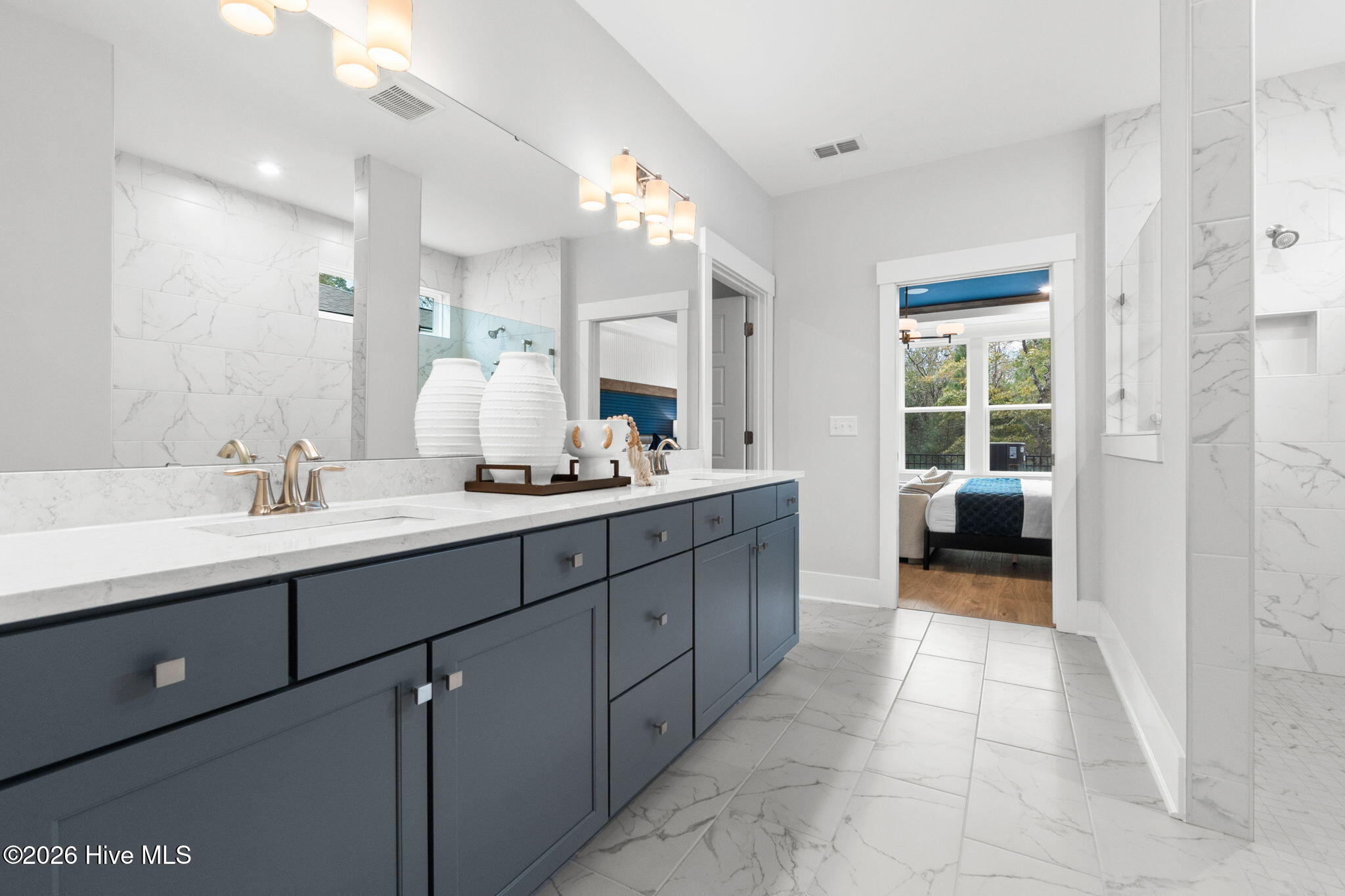 100552049 | Photo 14