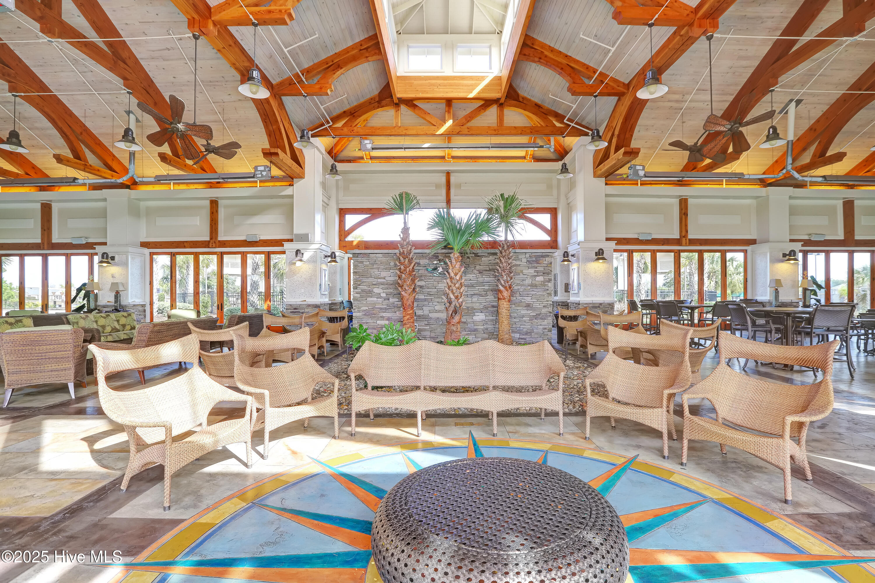 100557169 | Photo 74