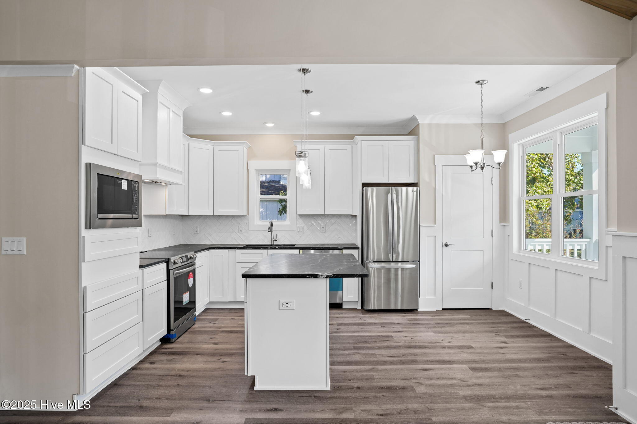 100535041 | Photo 10