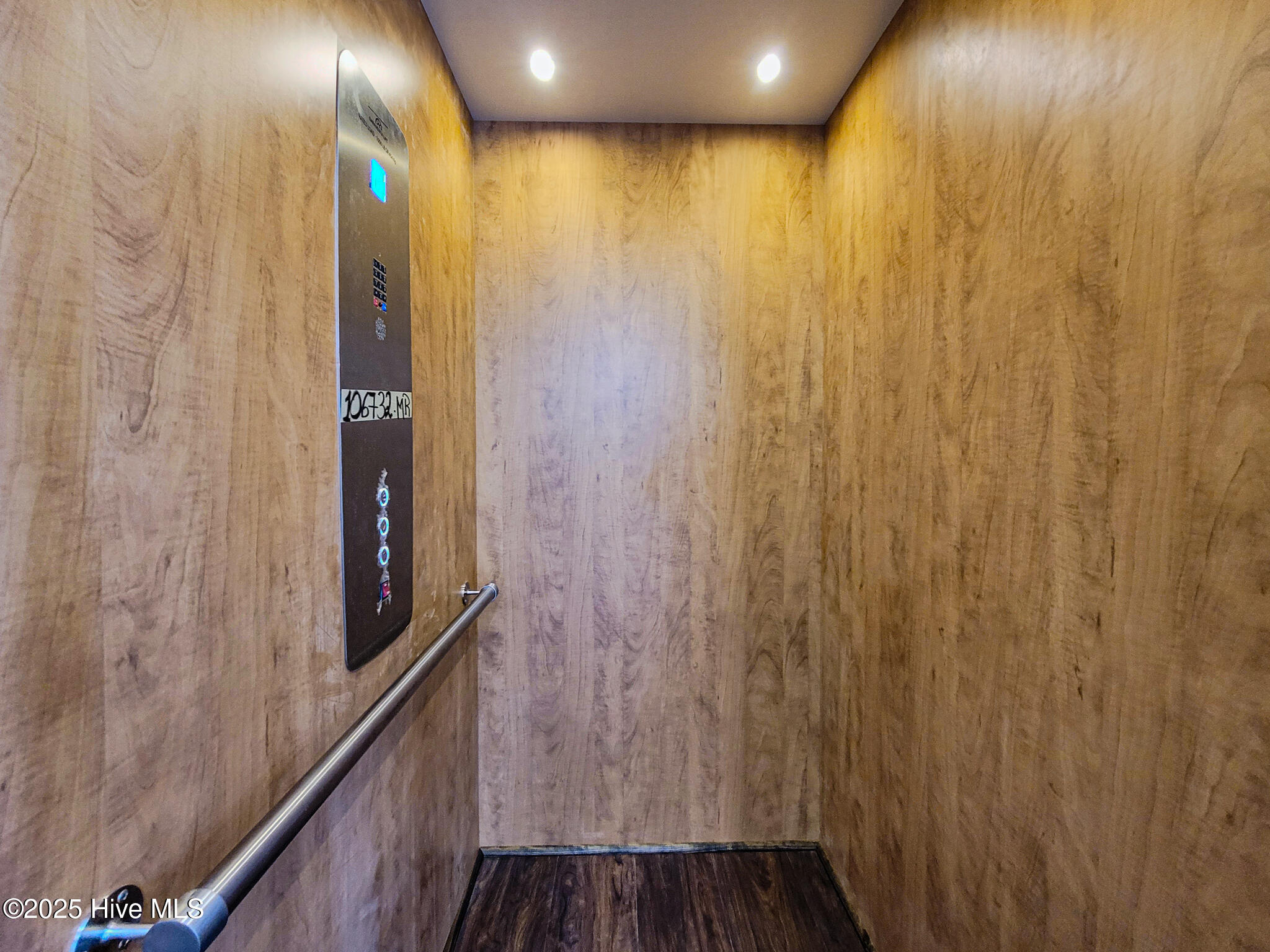 100511254 | Photo 37