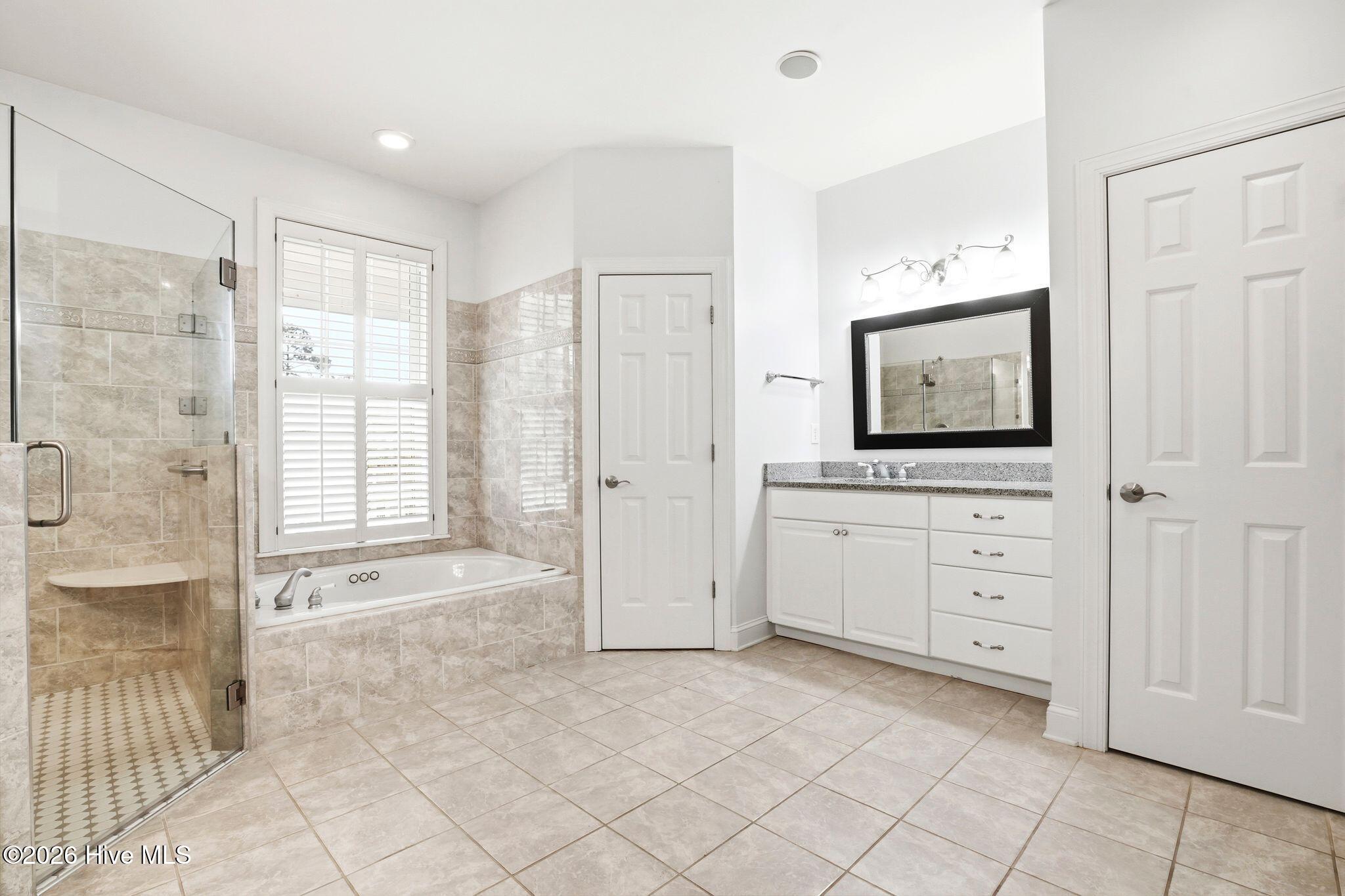 100563594 | Photo 38