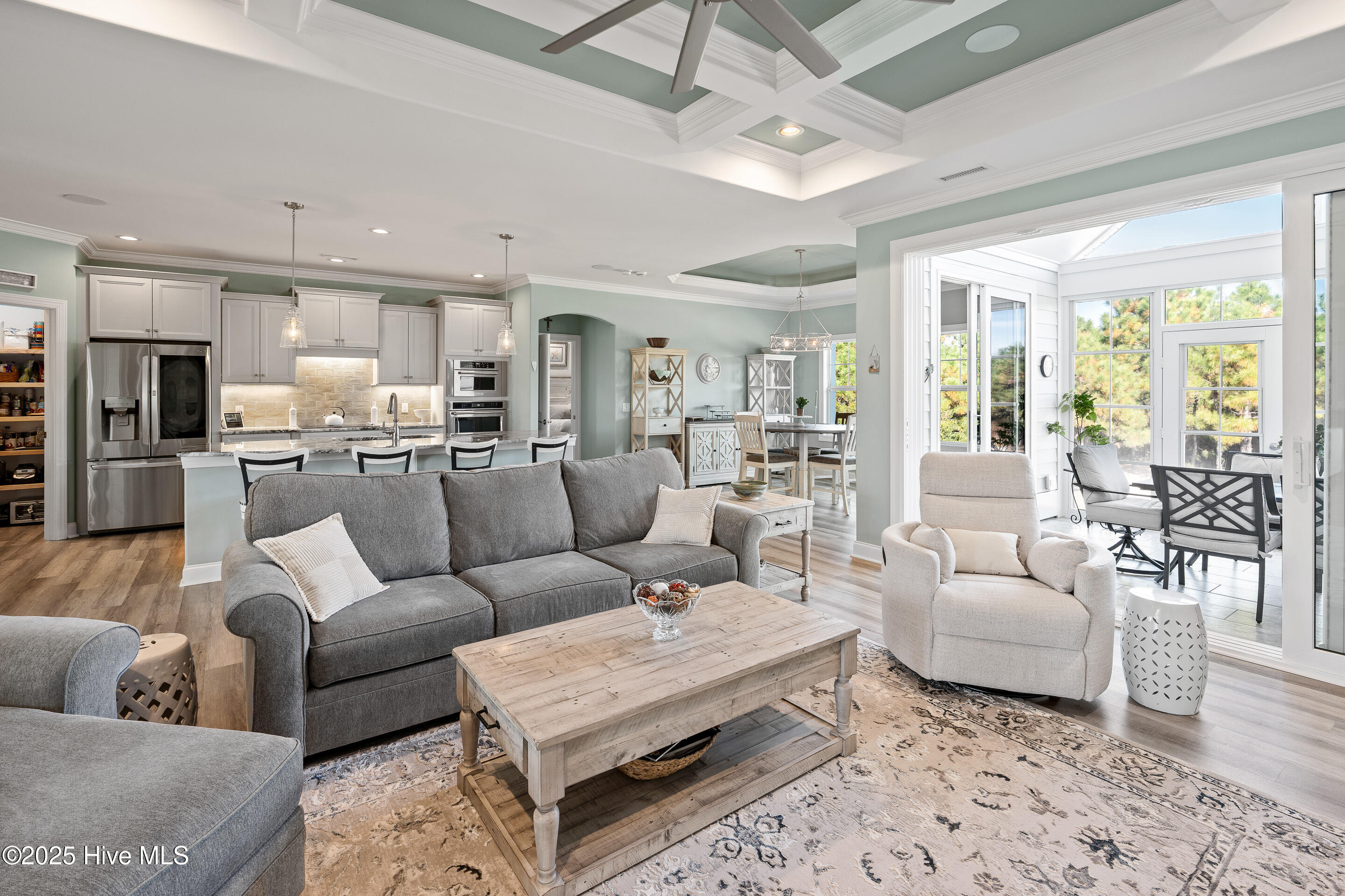 100541746 | Photo 11