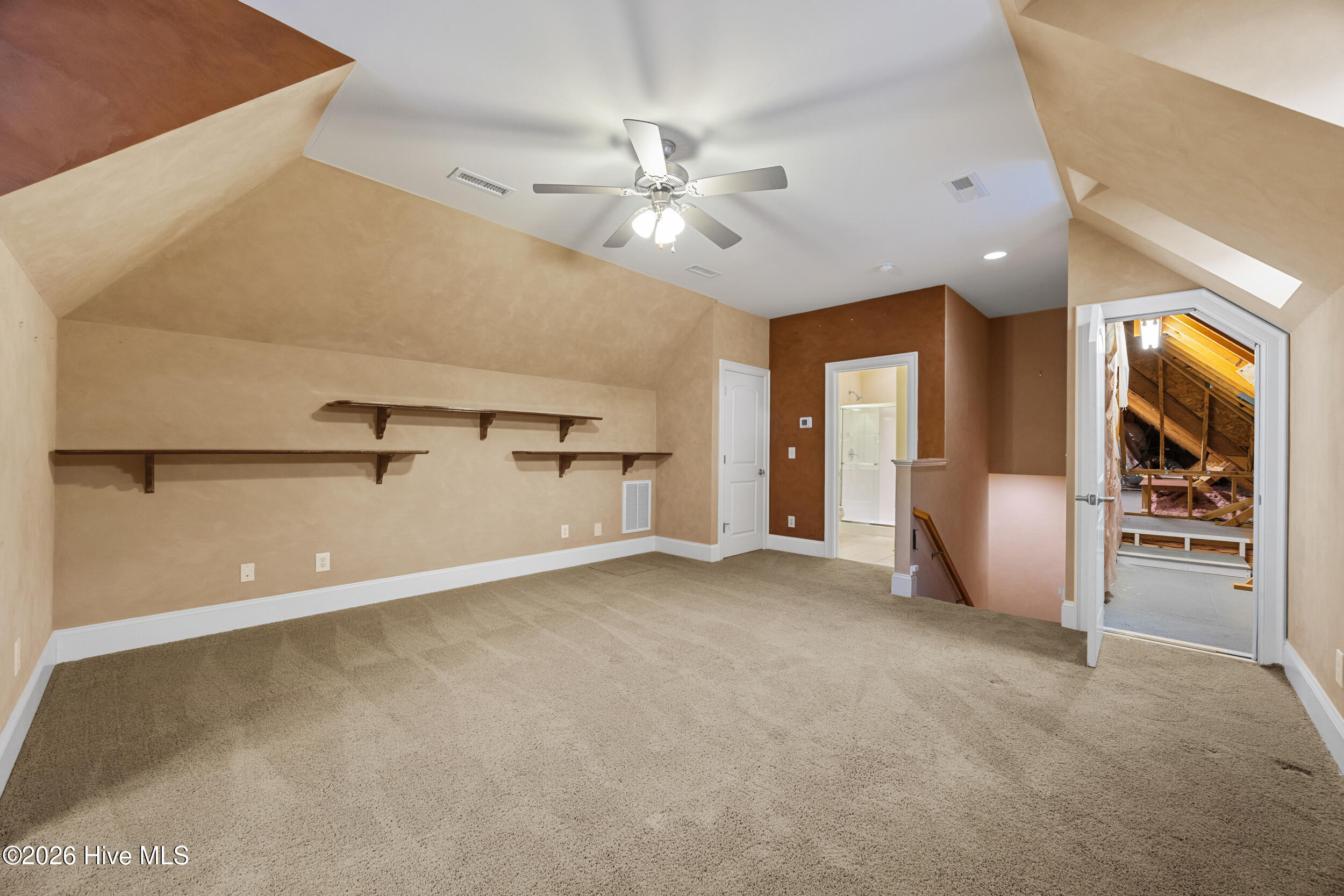 100547162 | Photo 44