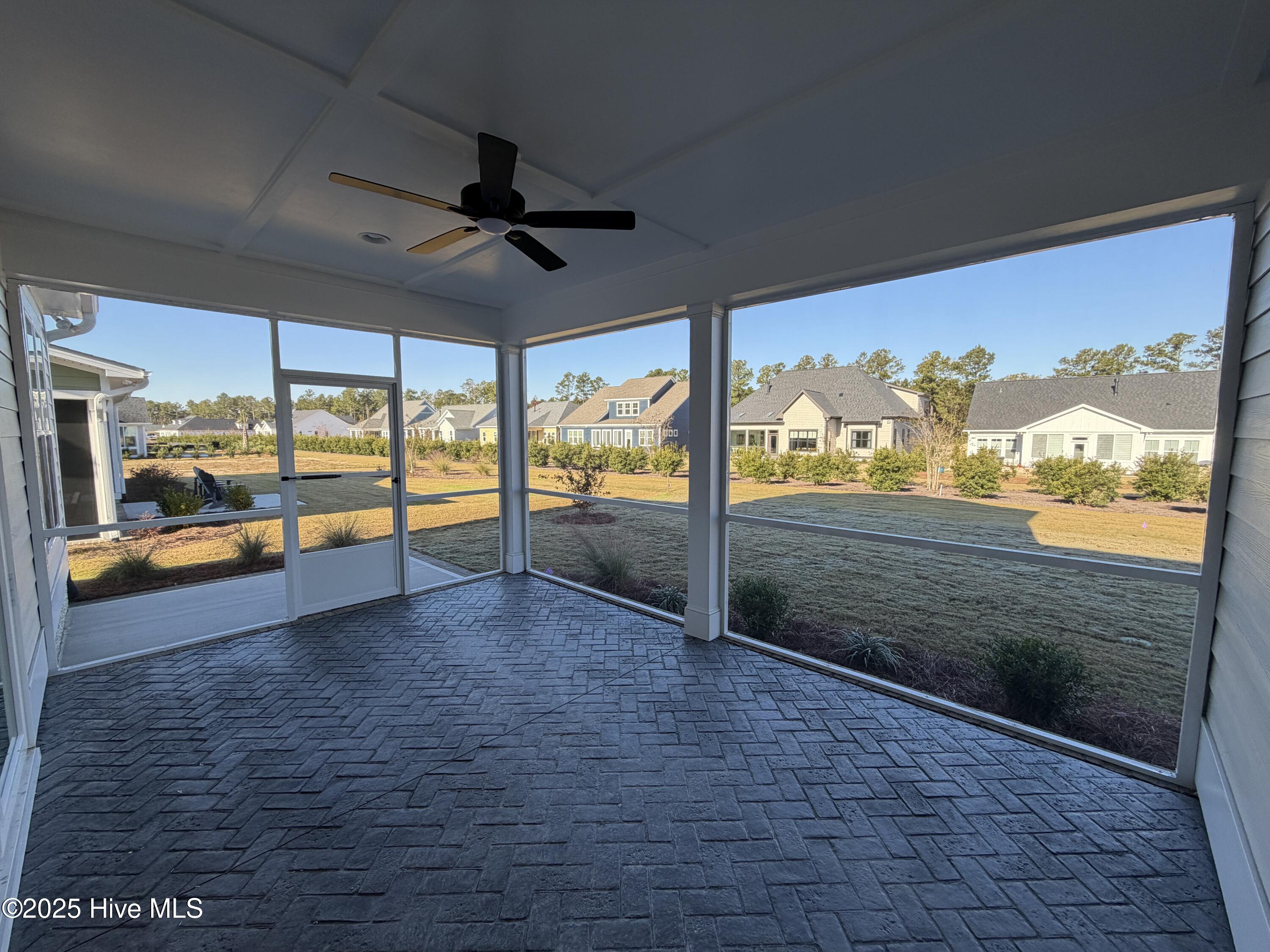 100518580 | Photo 26