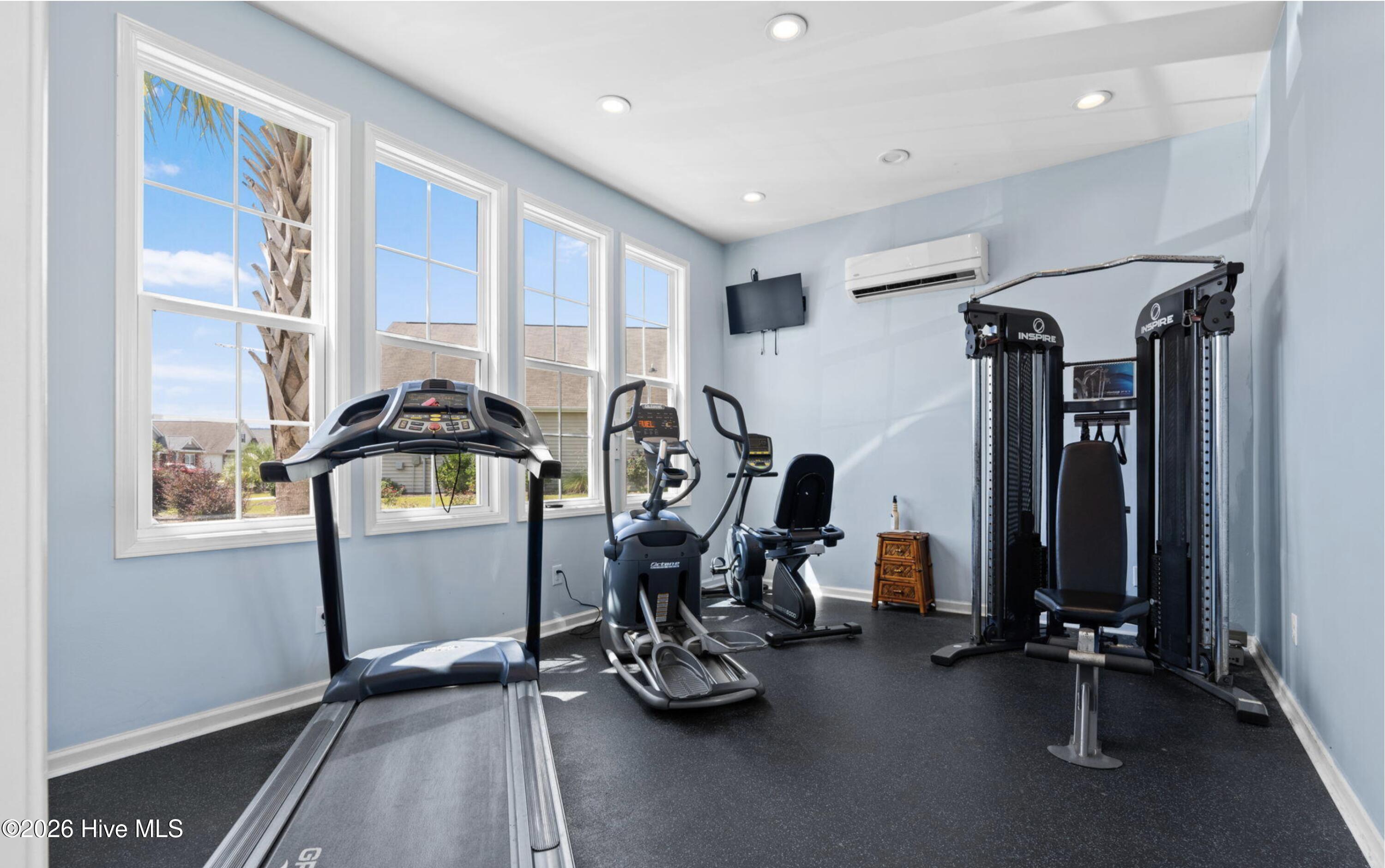 100558001 | Photo 37