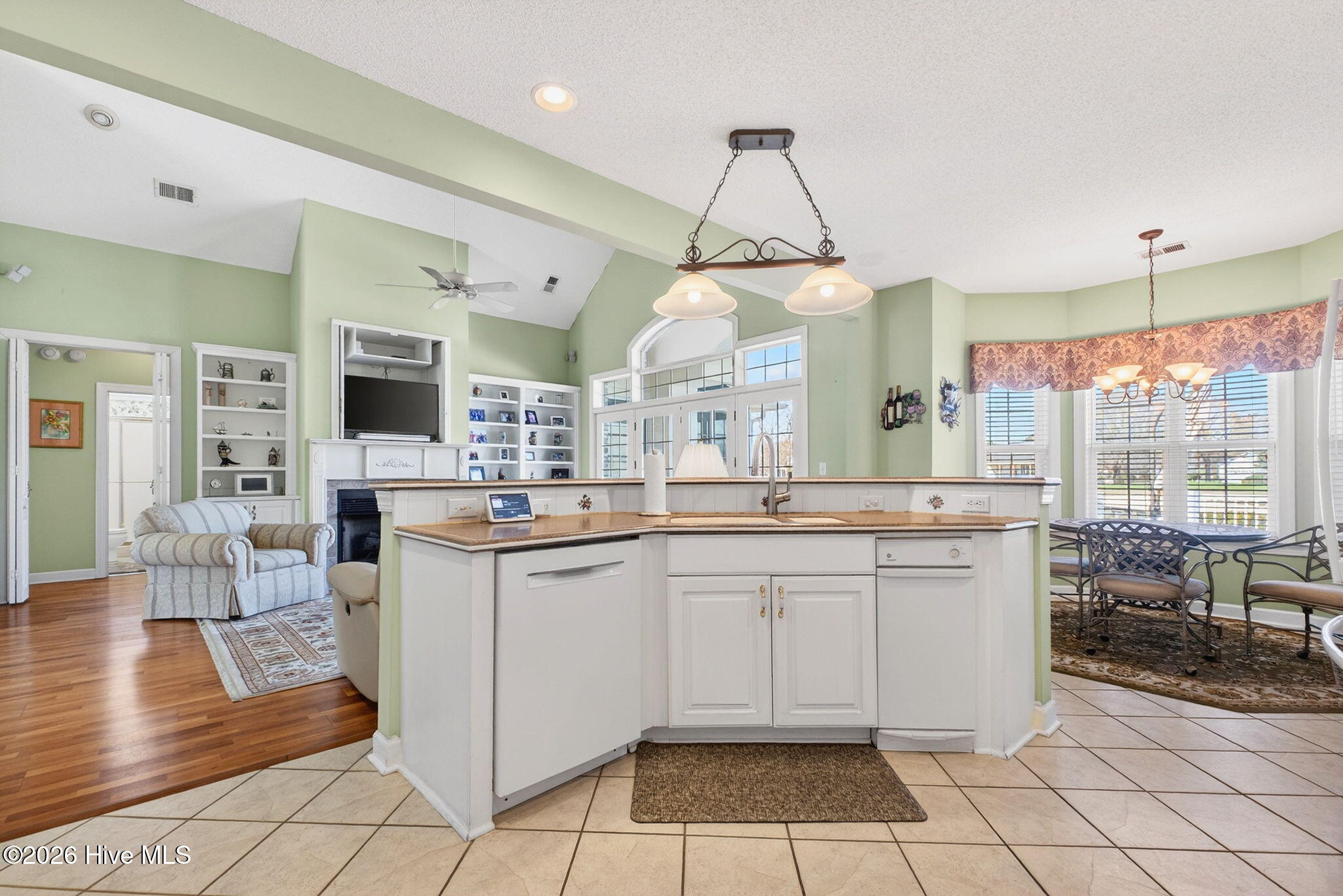 100557579 | Photo 13