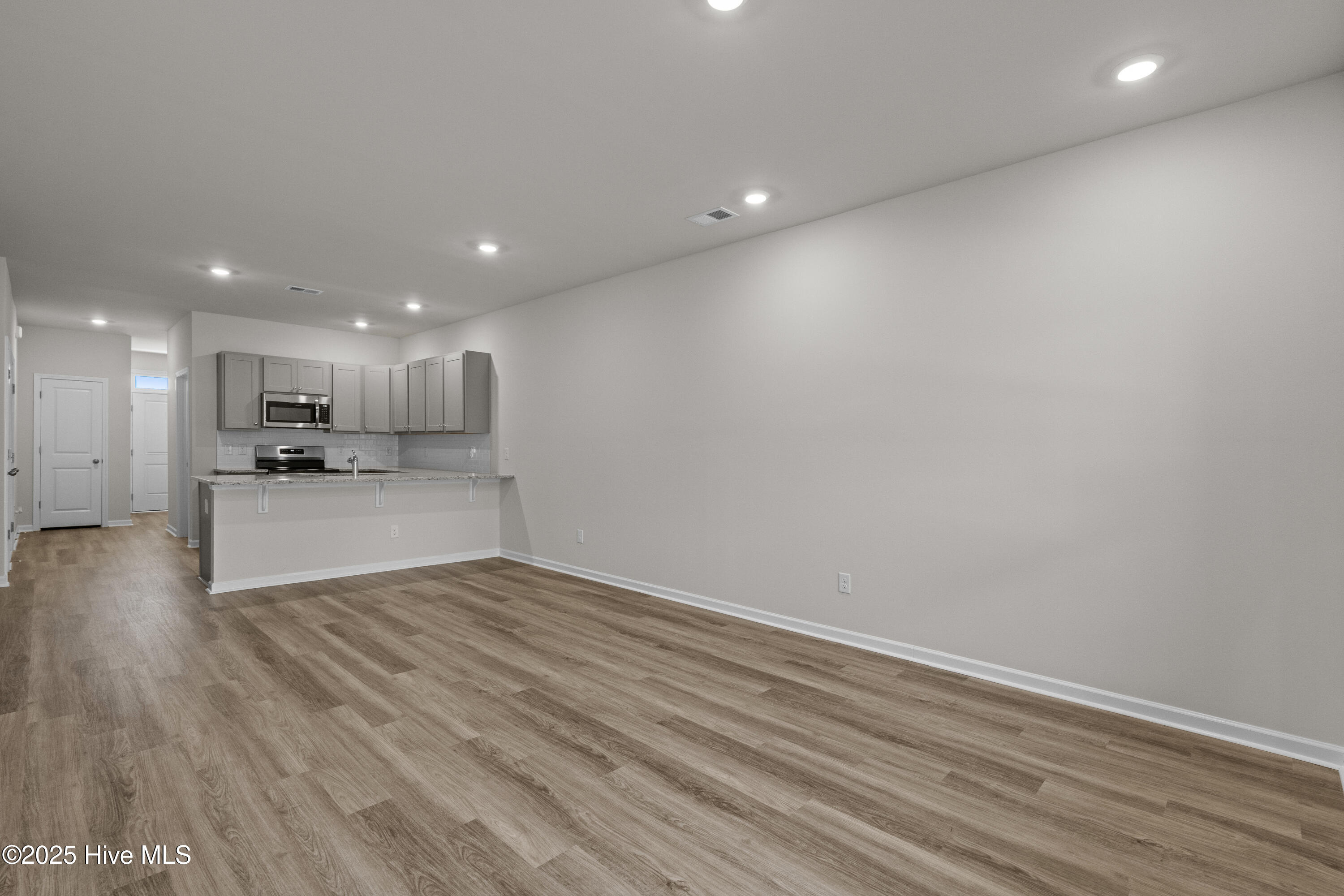 100536974 | Photo 12