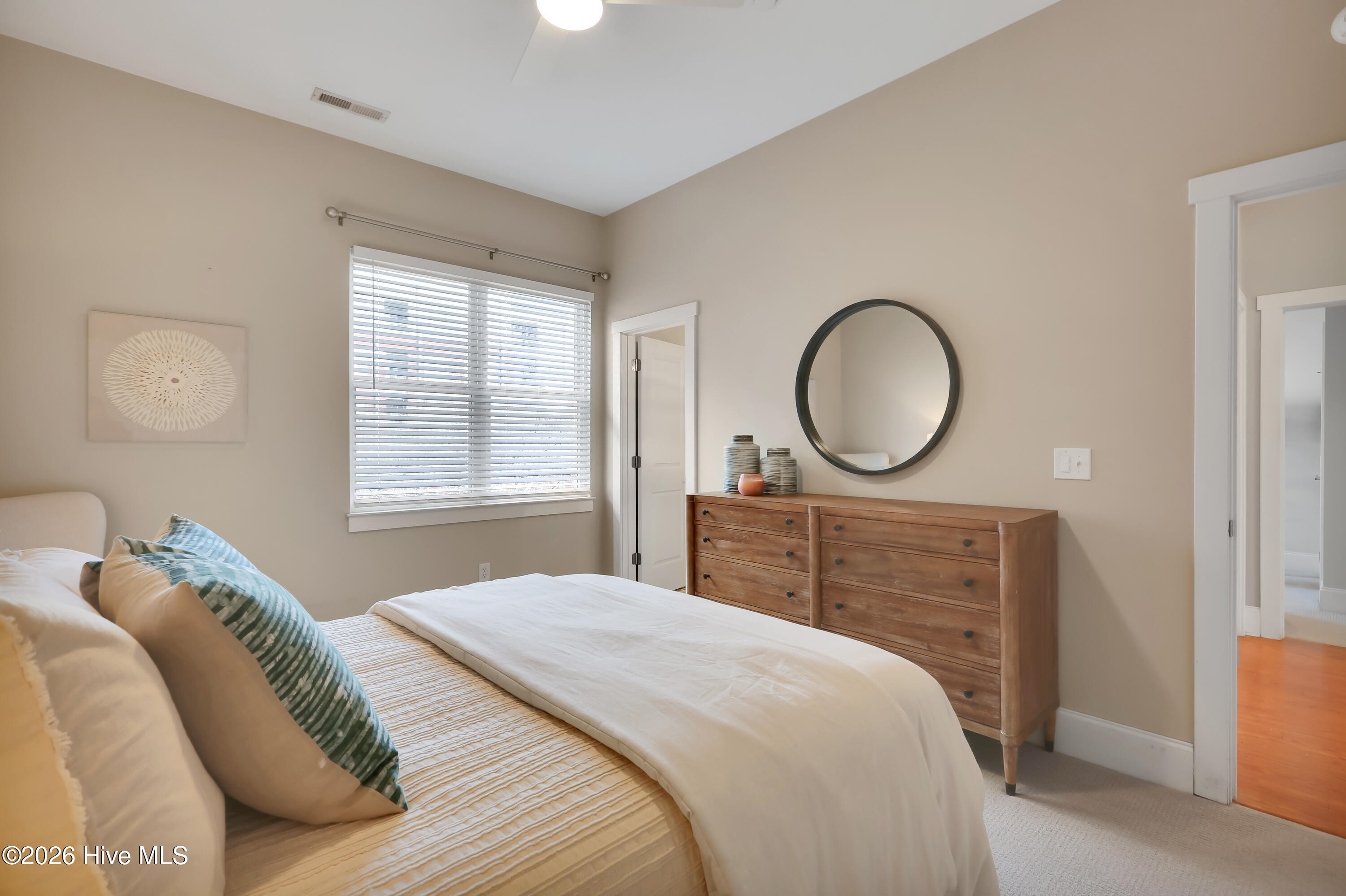 100553344 | Photo 25