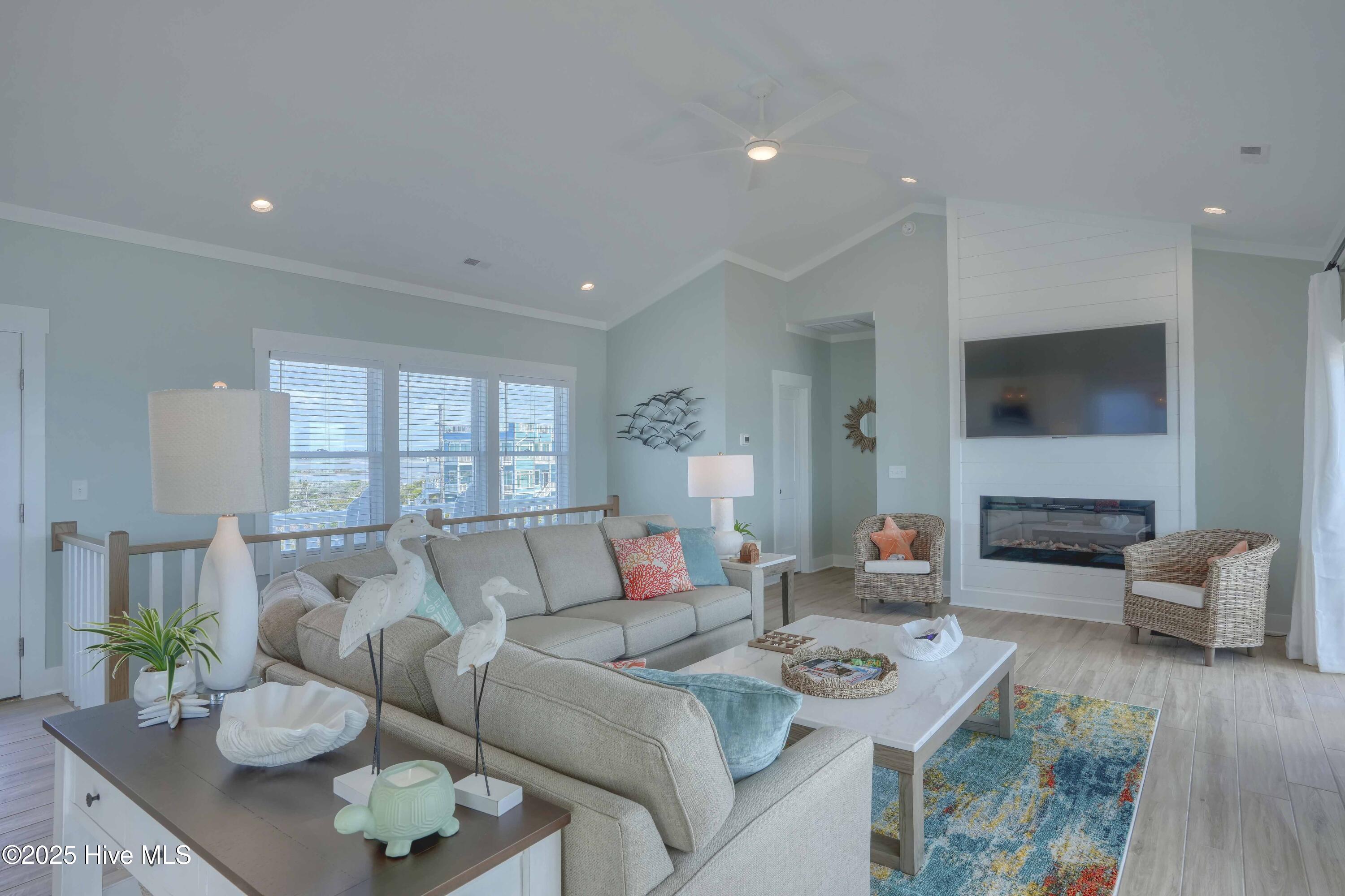 100522890 | Photo 31