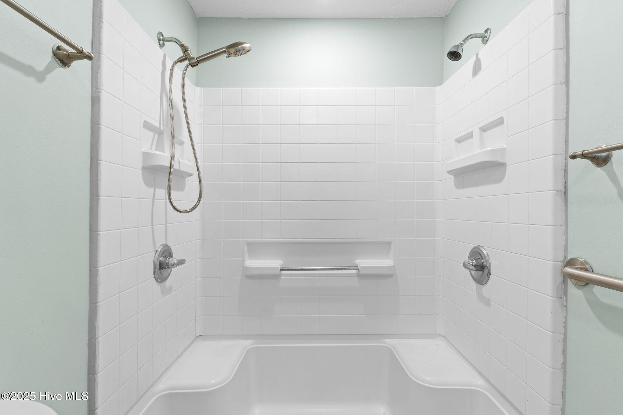 100543279 | Photo 40