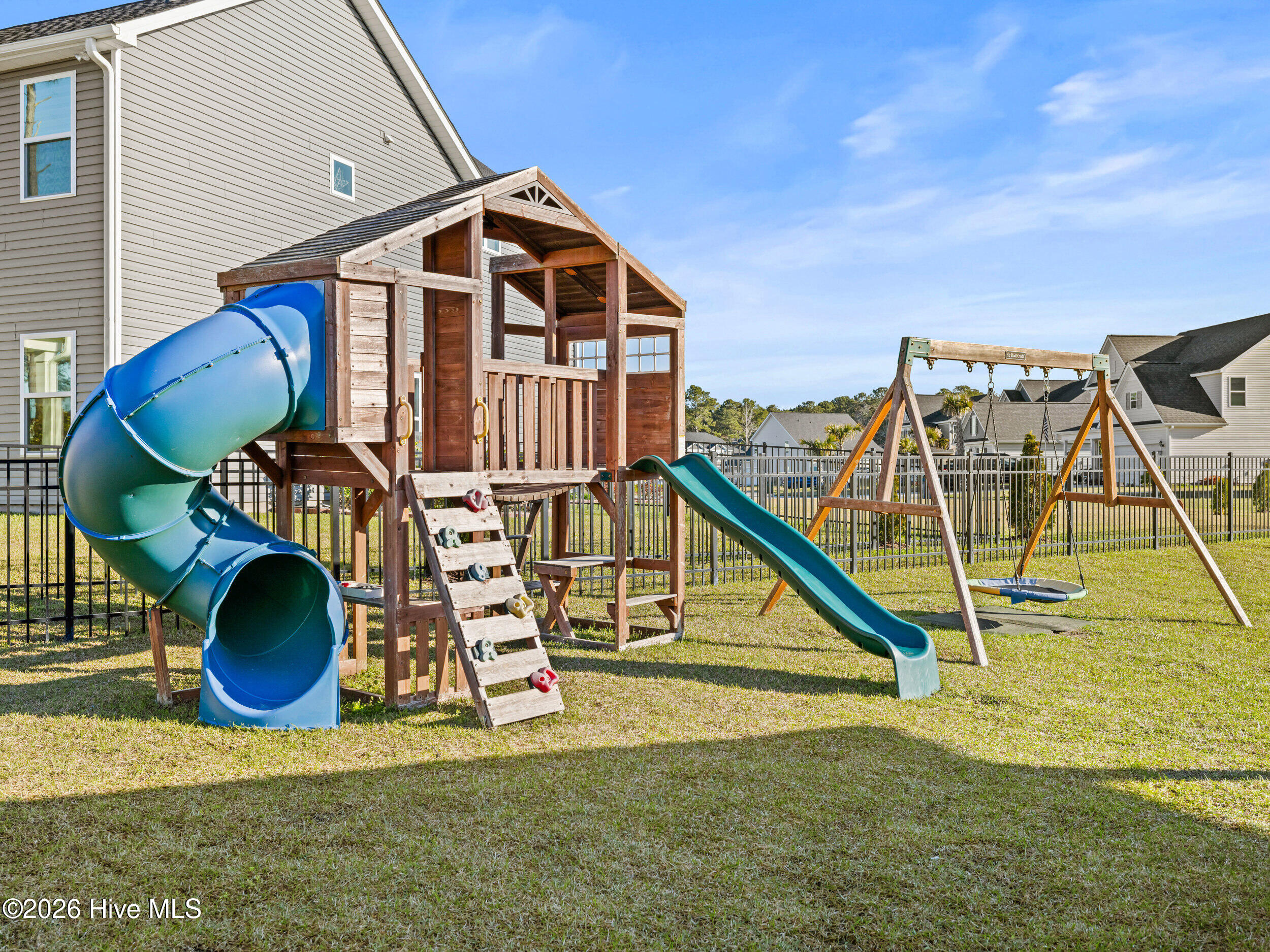 100565919 | Photo 76