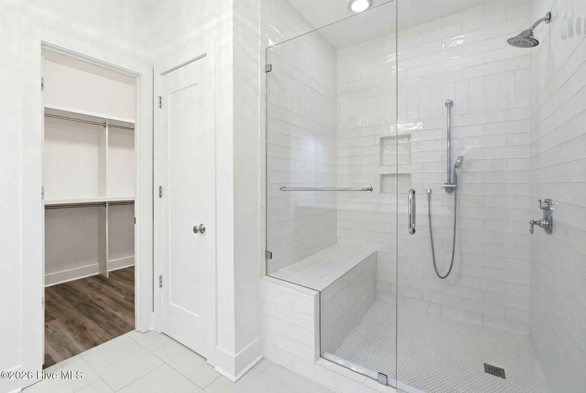 100564360 | Photo 25