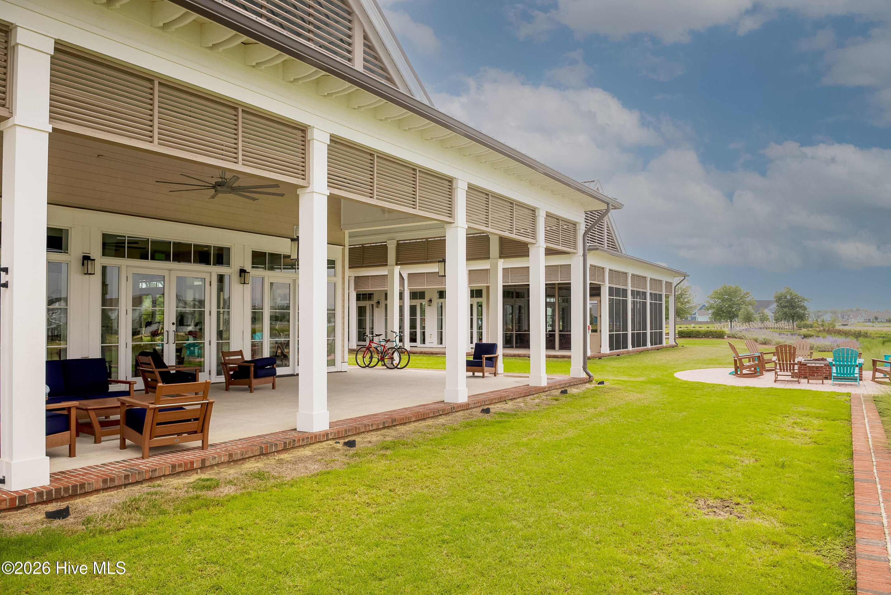 100553432 | Photo 85