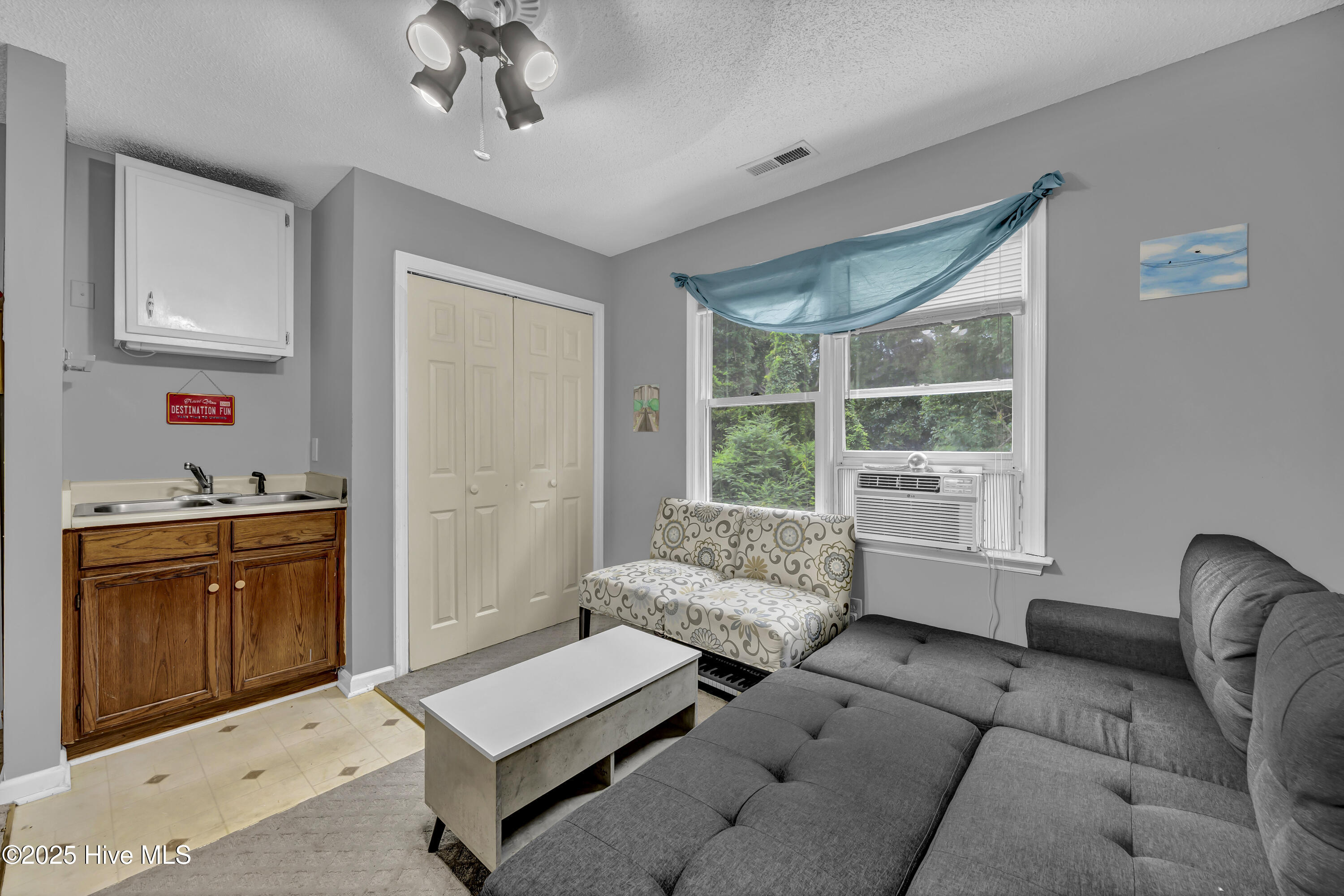 100525615 | Photo 35