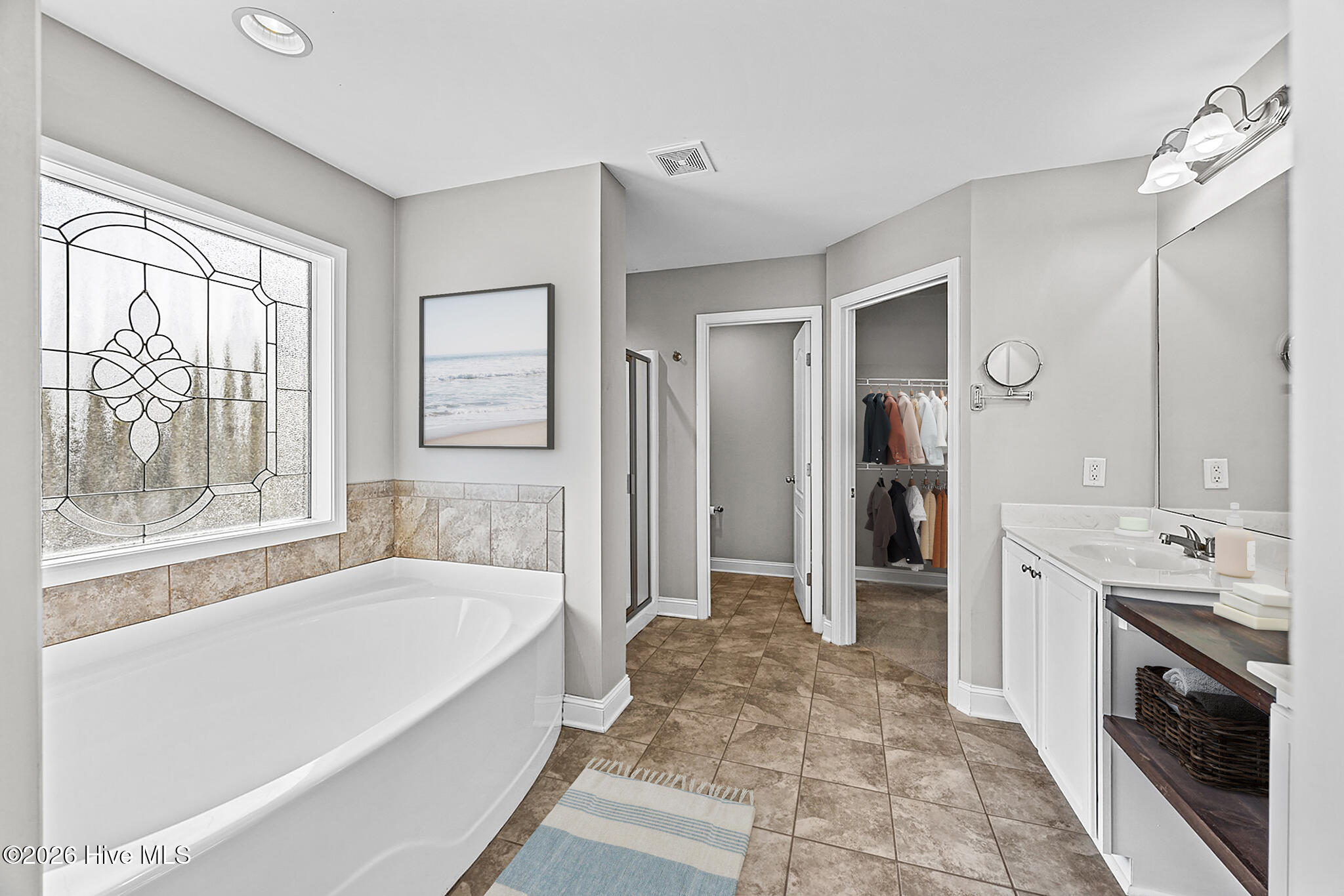 100561855 | Photo 25