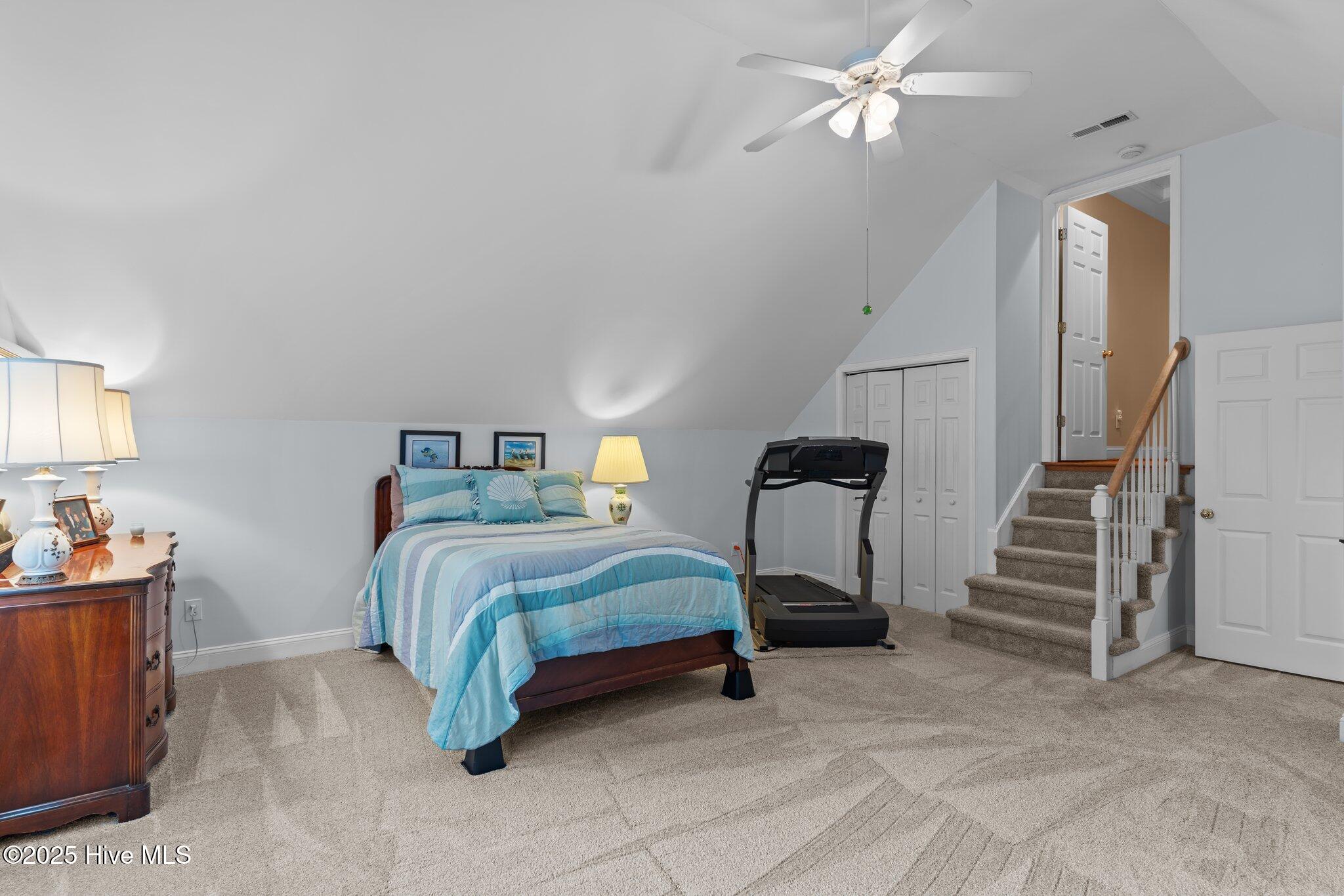 100521763 | Photo 35