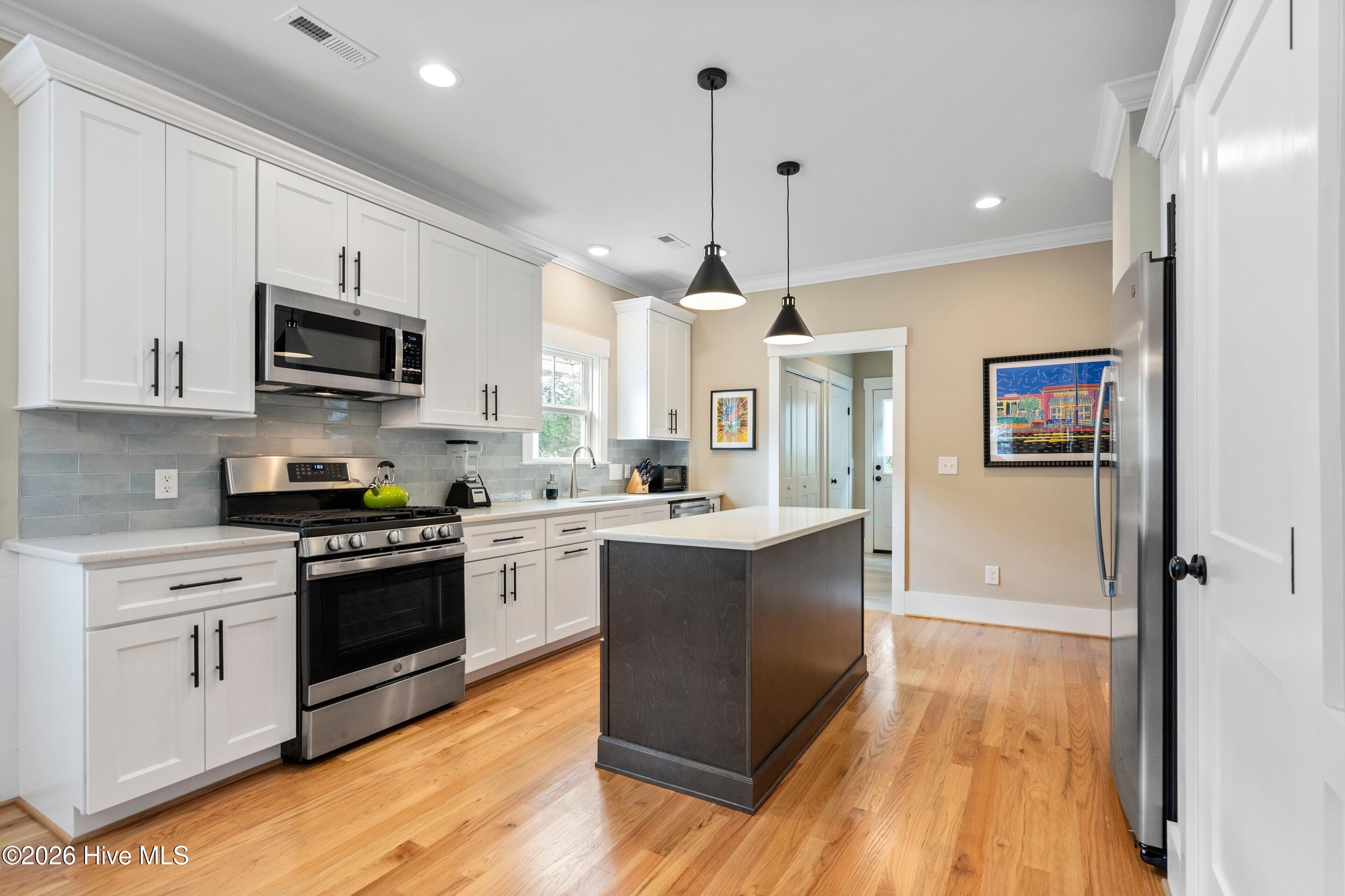 100559933 | Photo 11