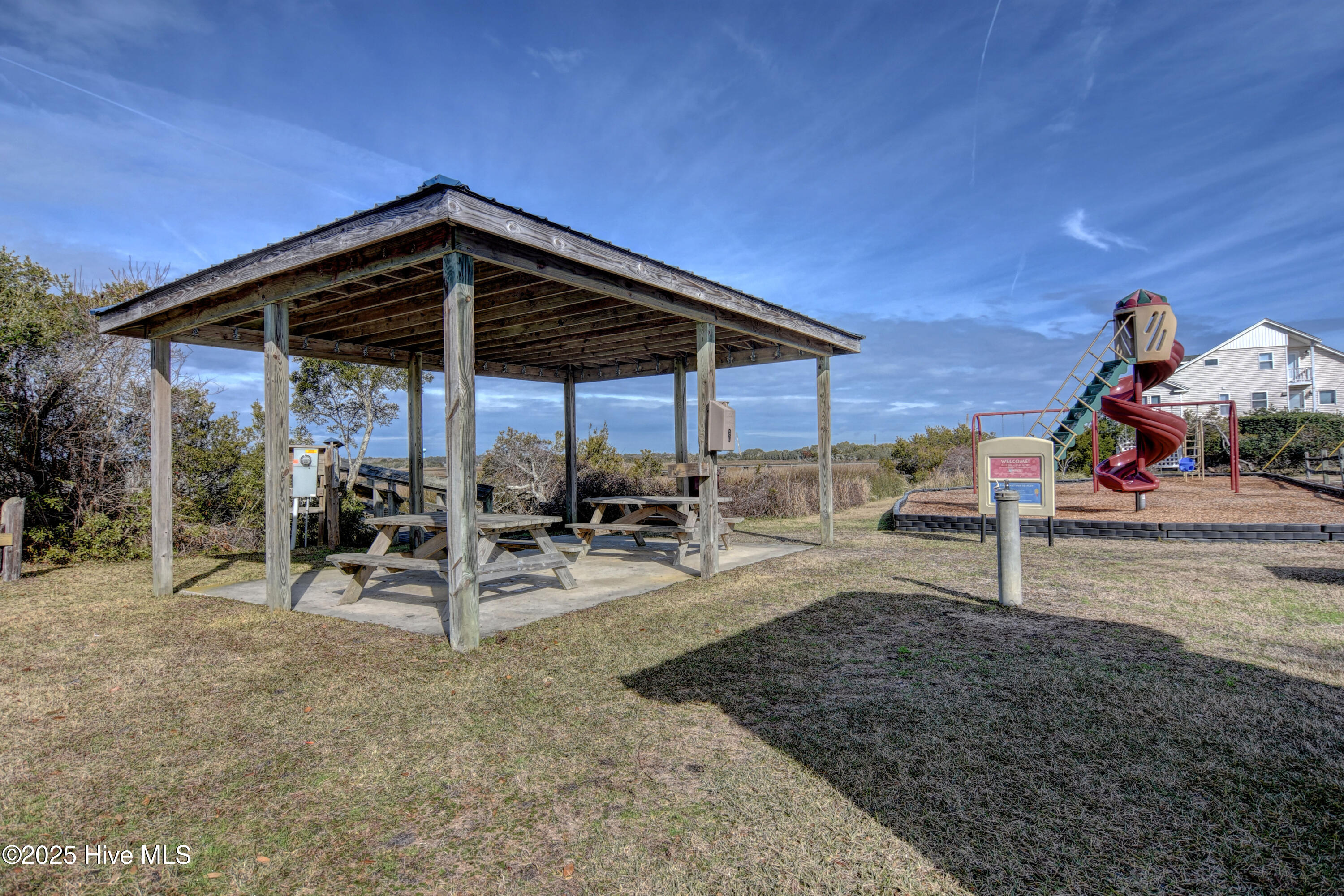 100548248 | Photo 38