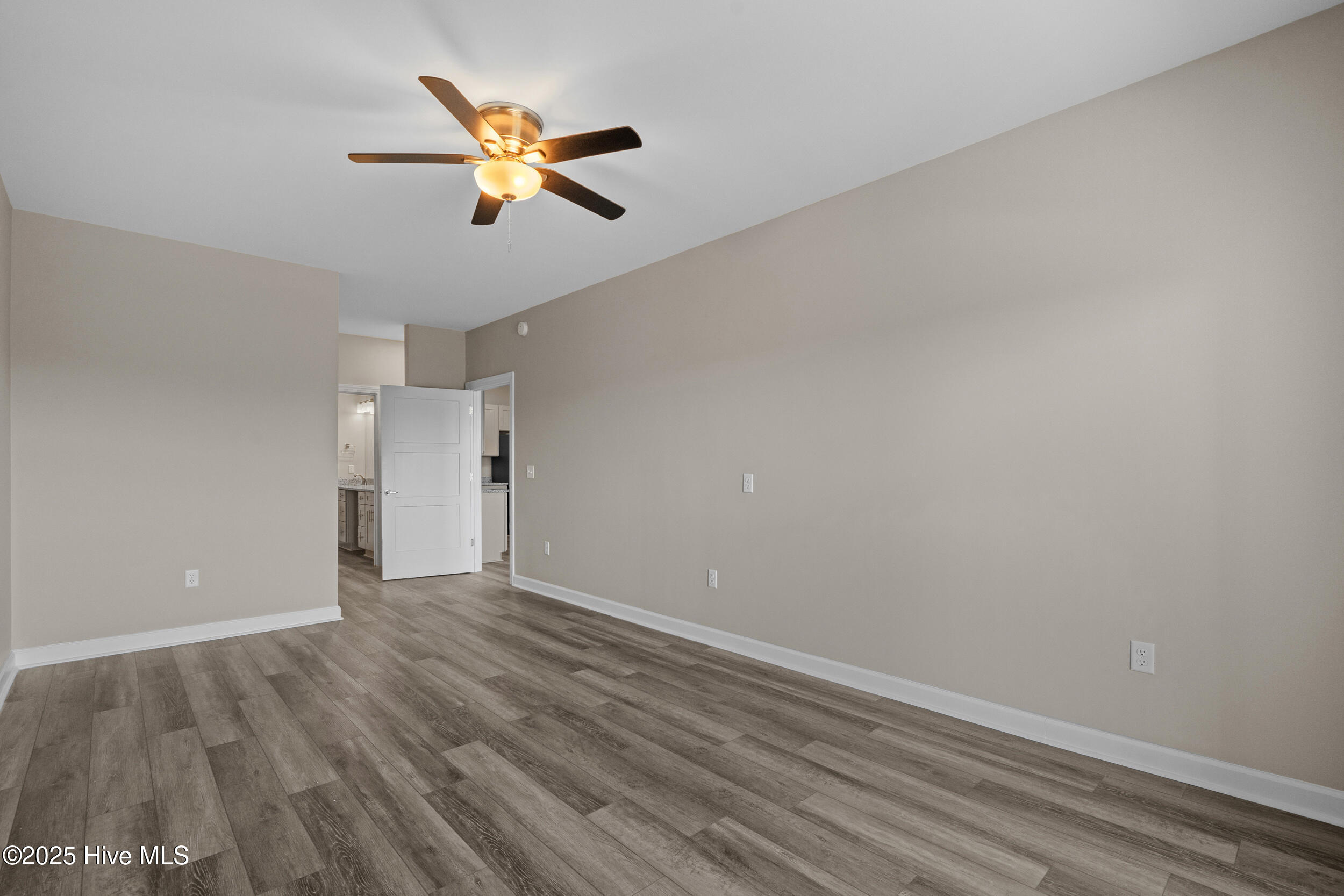 100539036 | Photo 27