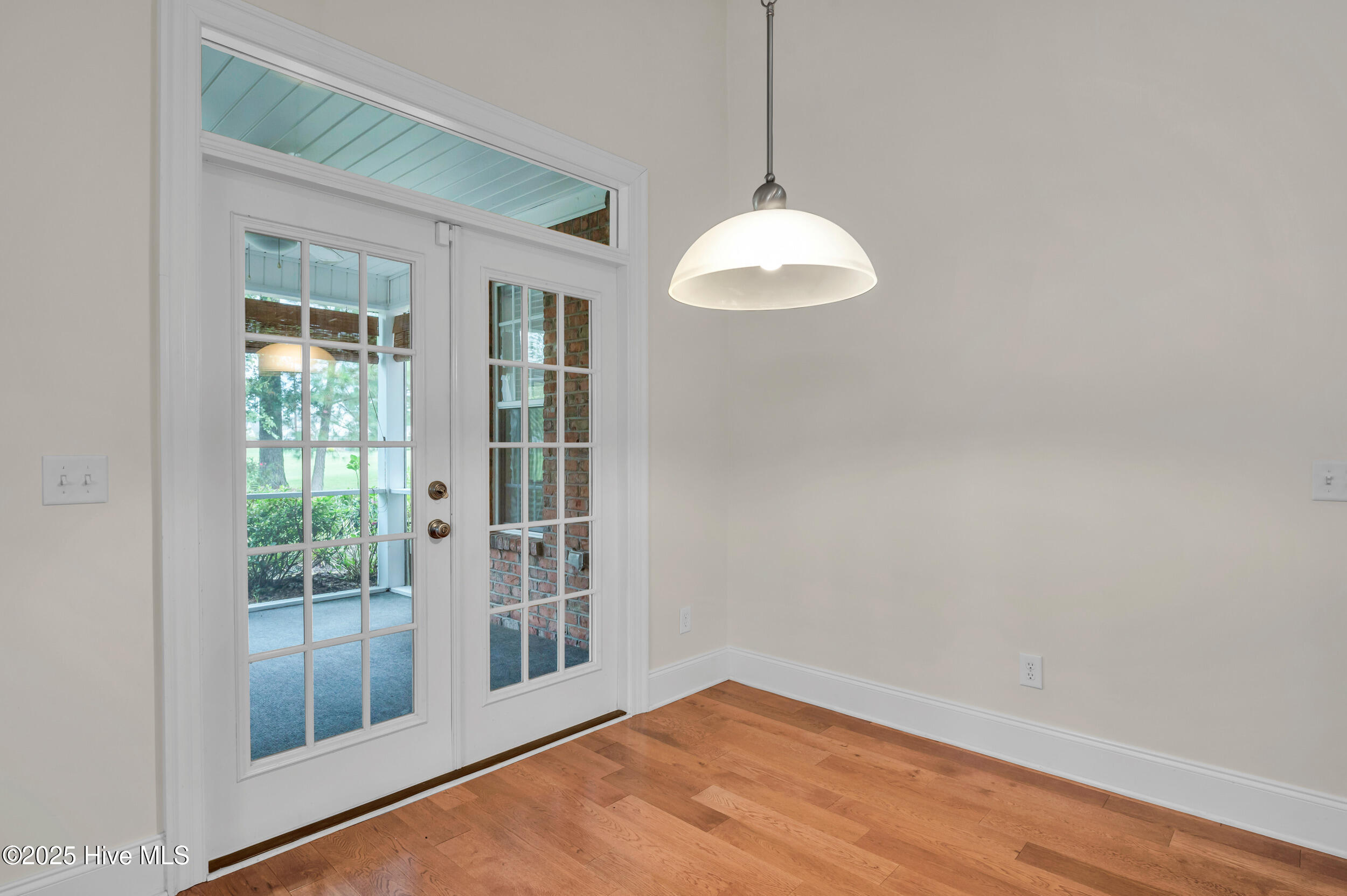 100514630 | Photo 18