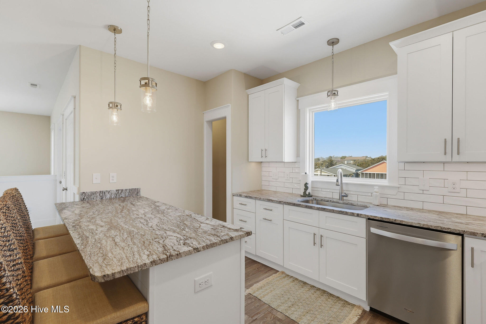 100559118 | Photo 28