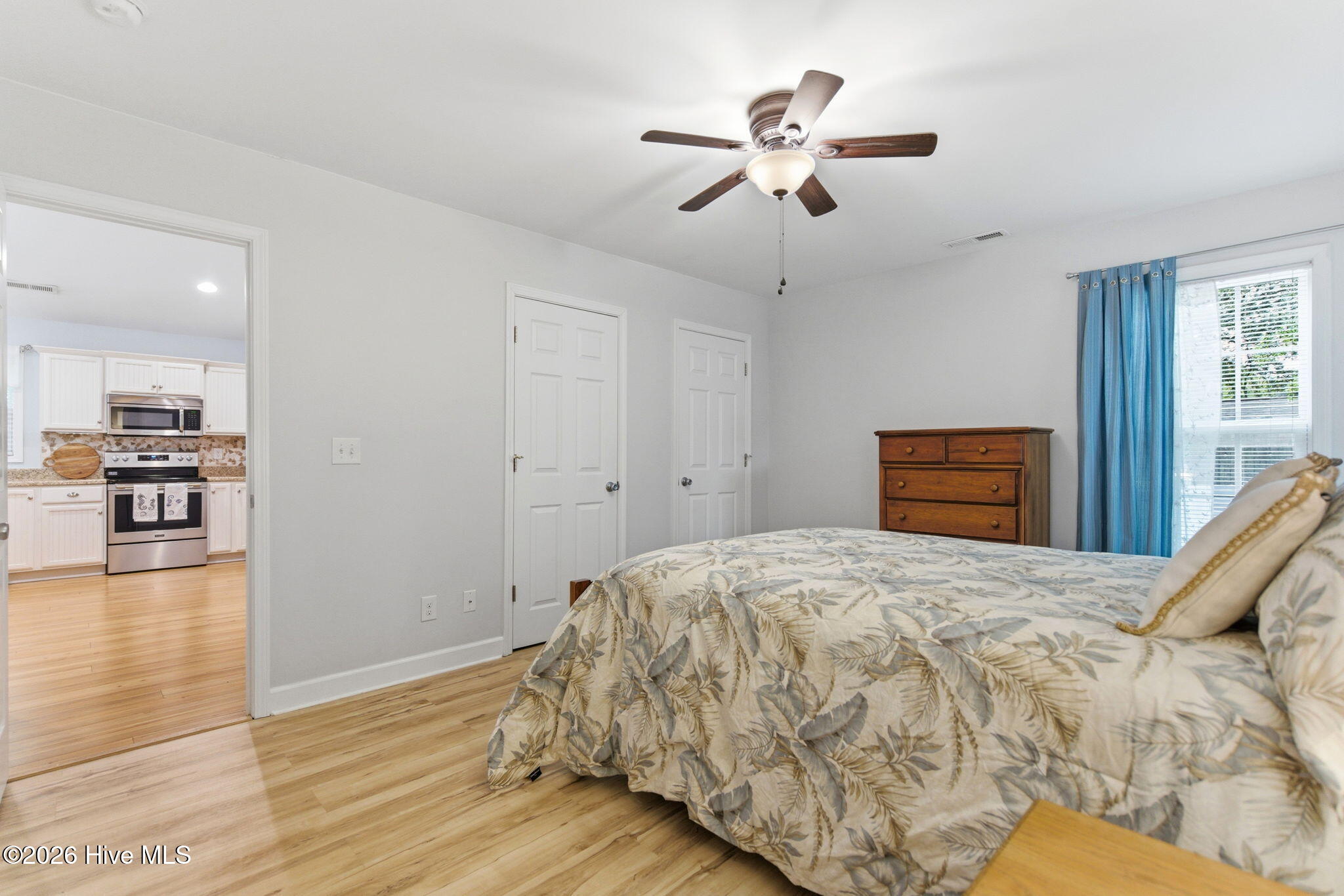 100570095 | Photo 19