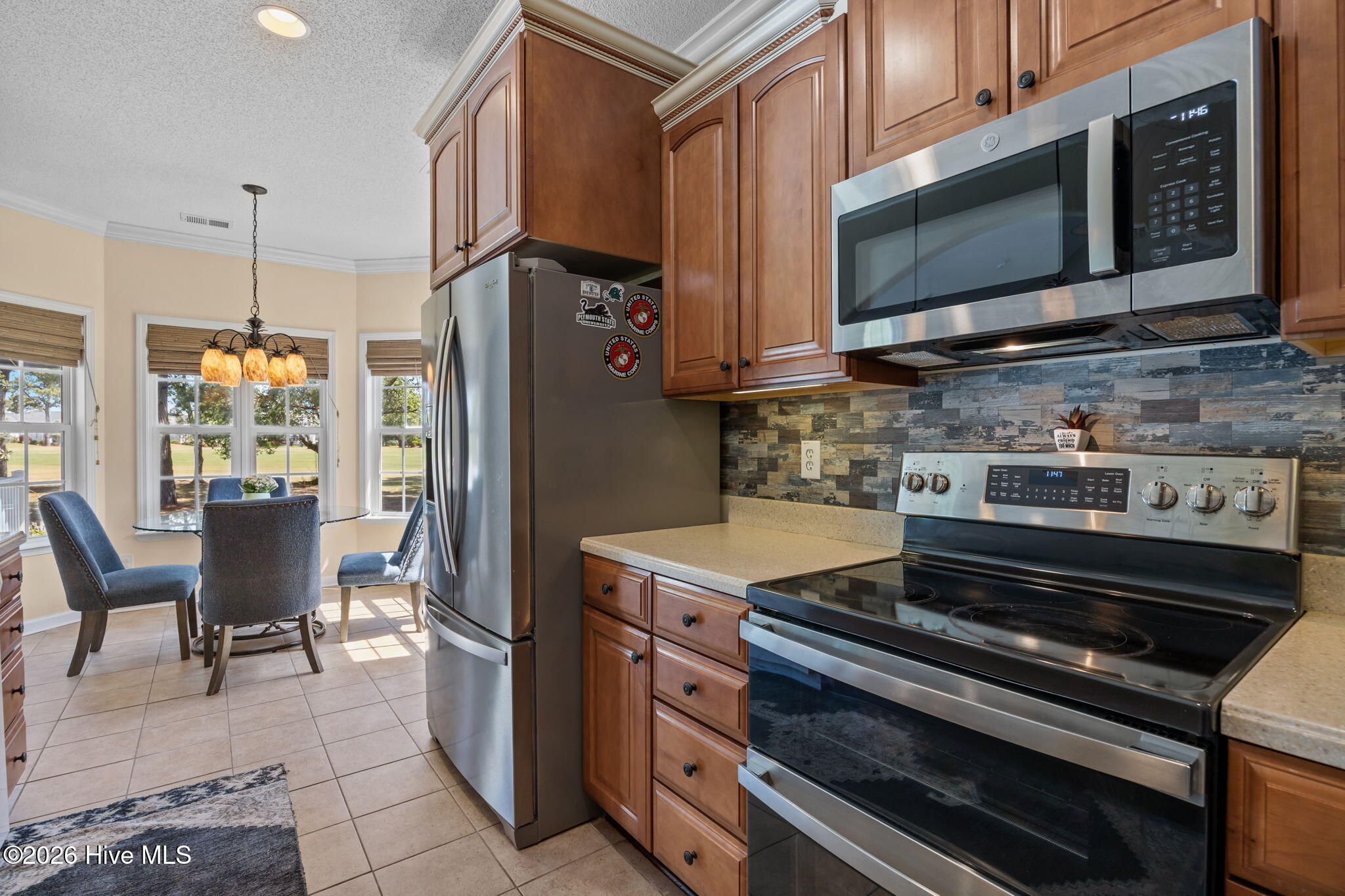 100569255 | Photo 11