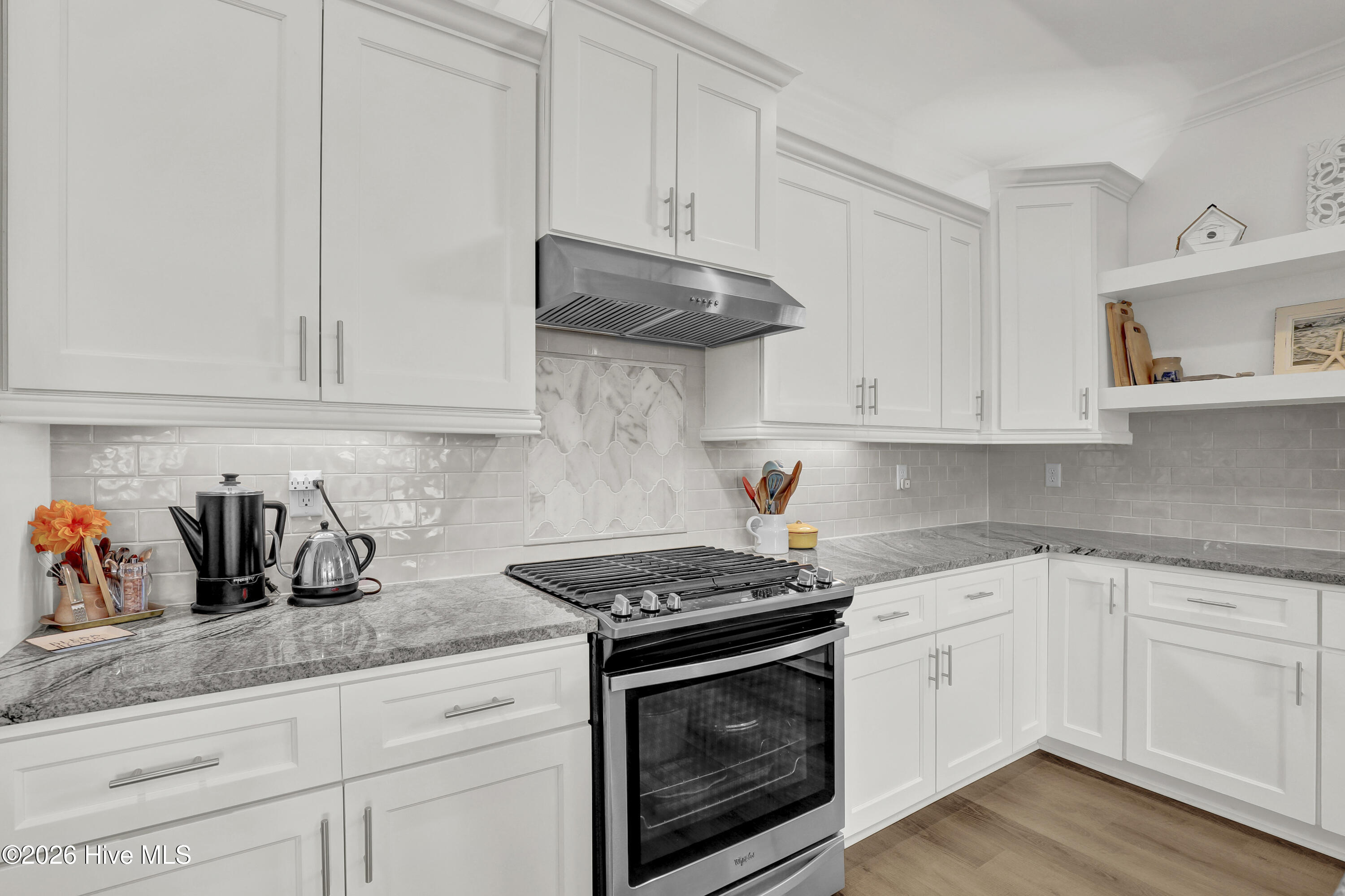 100561723 | Photo 10