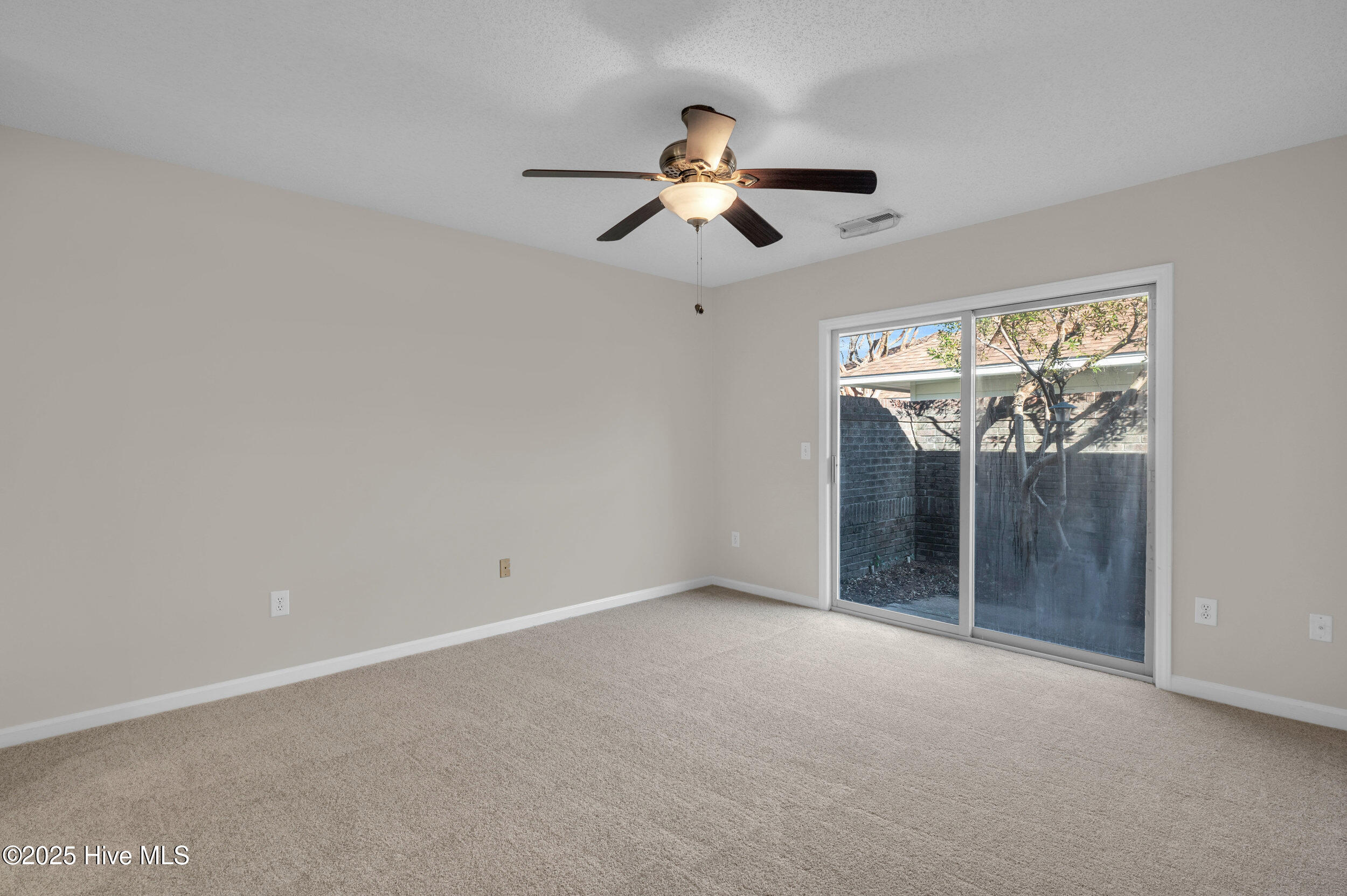 100547235 | Photo 22