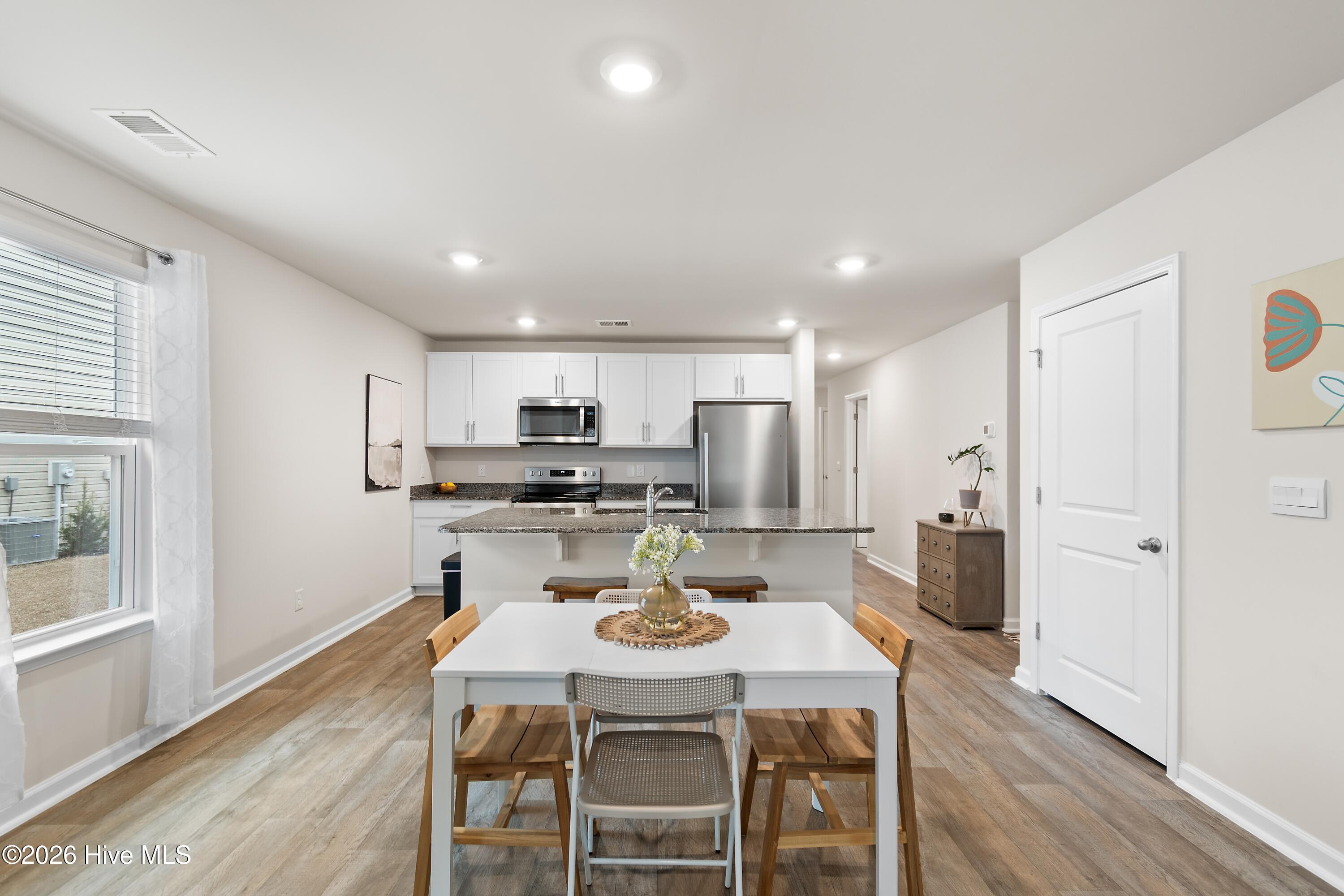 100549910 | Photo 16