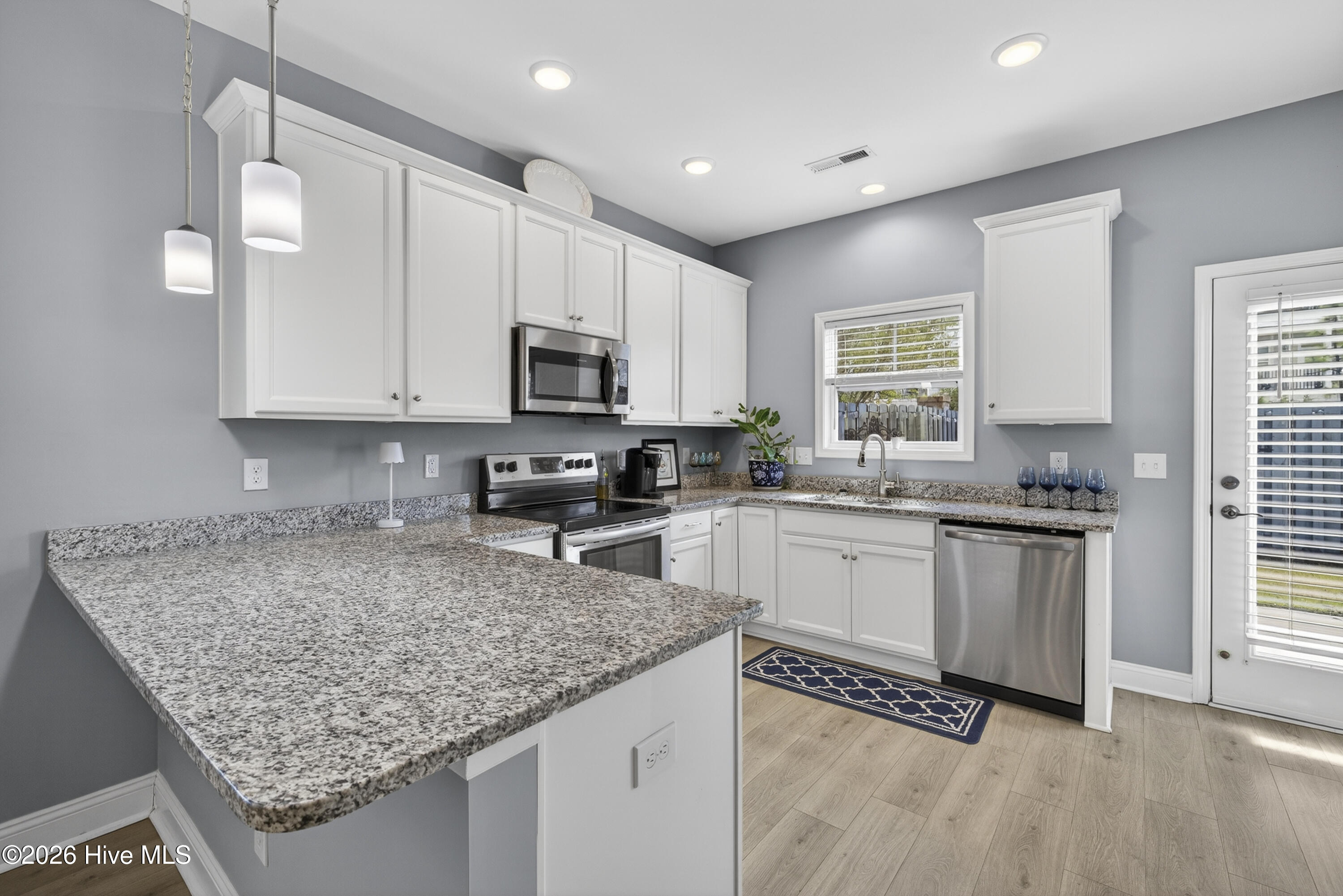 100569203 | Photo 10