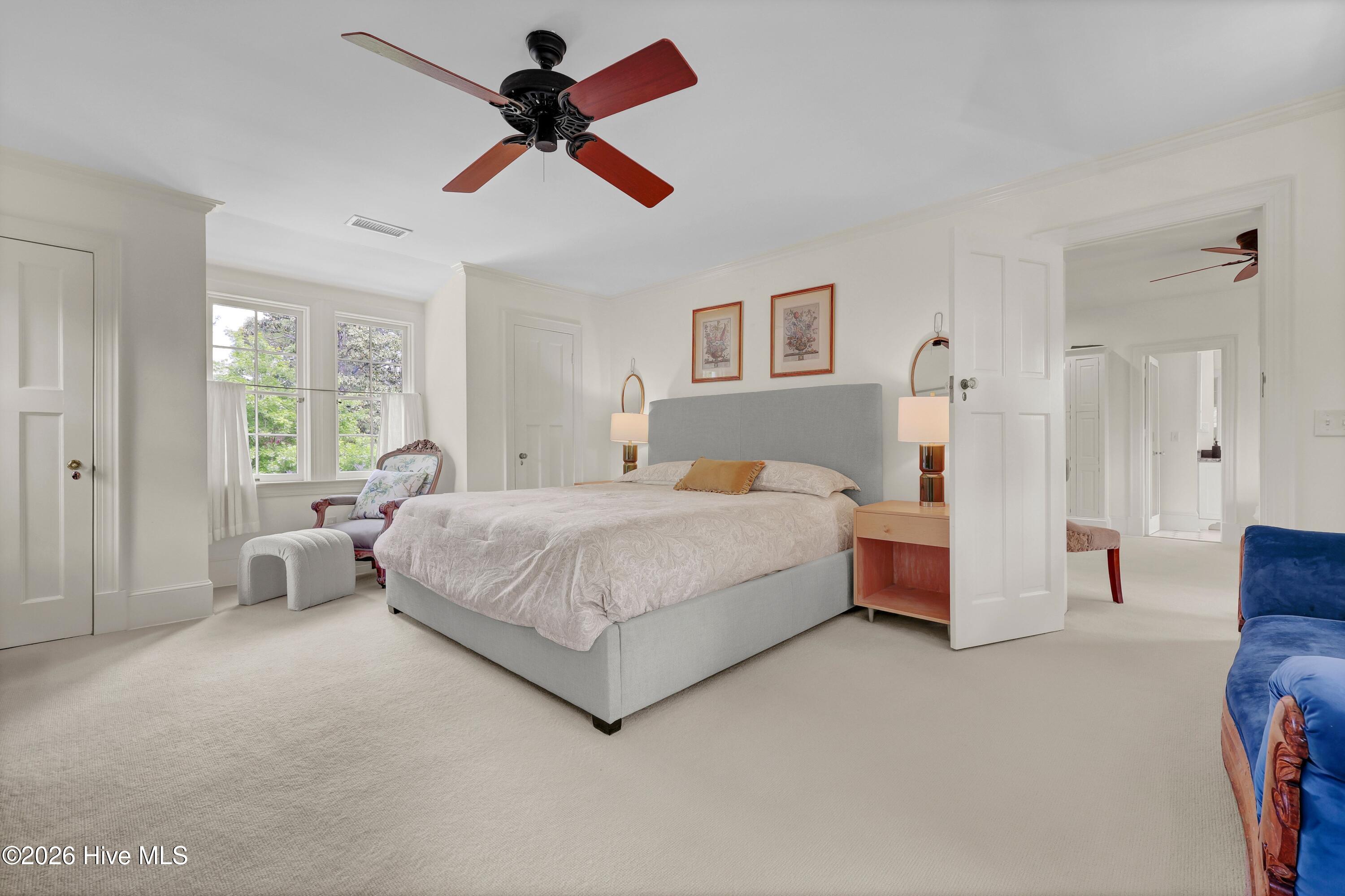 100570649 | Photo 31