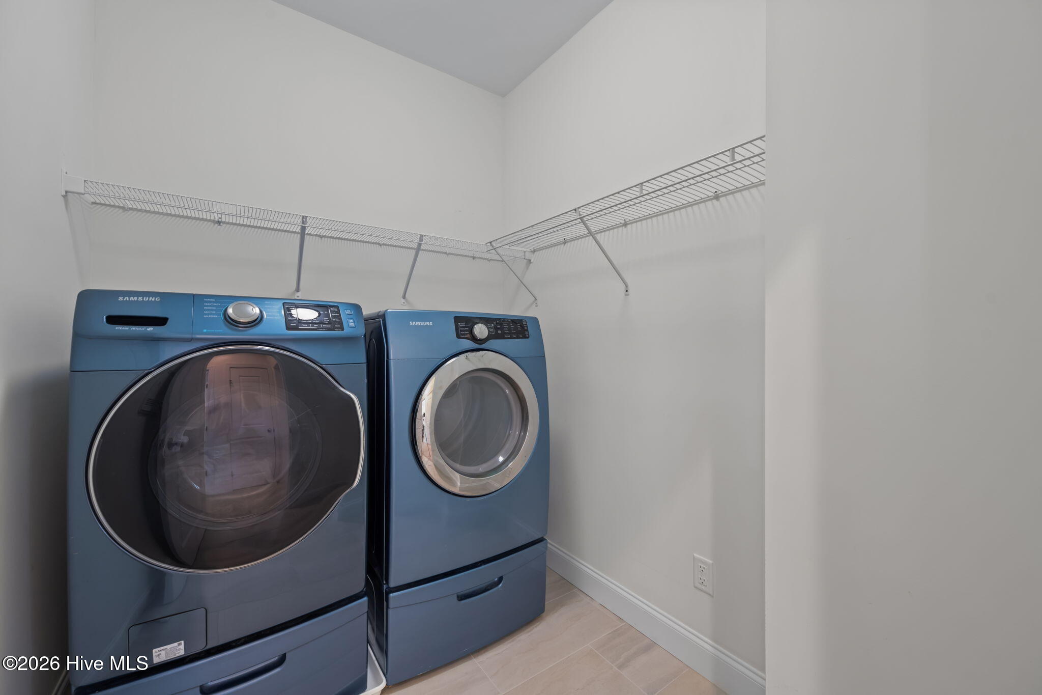 100551093 | Photo 28