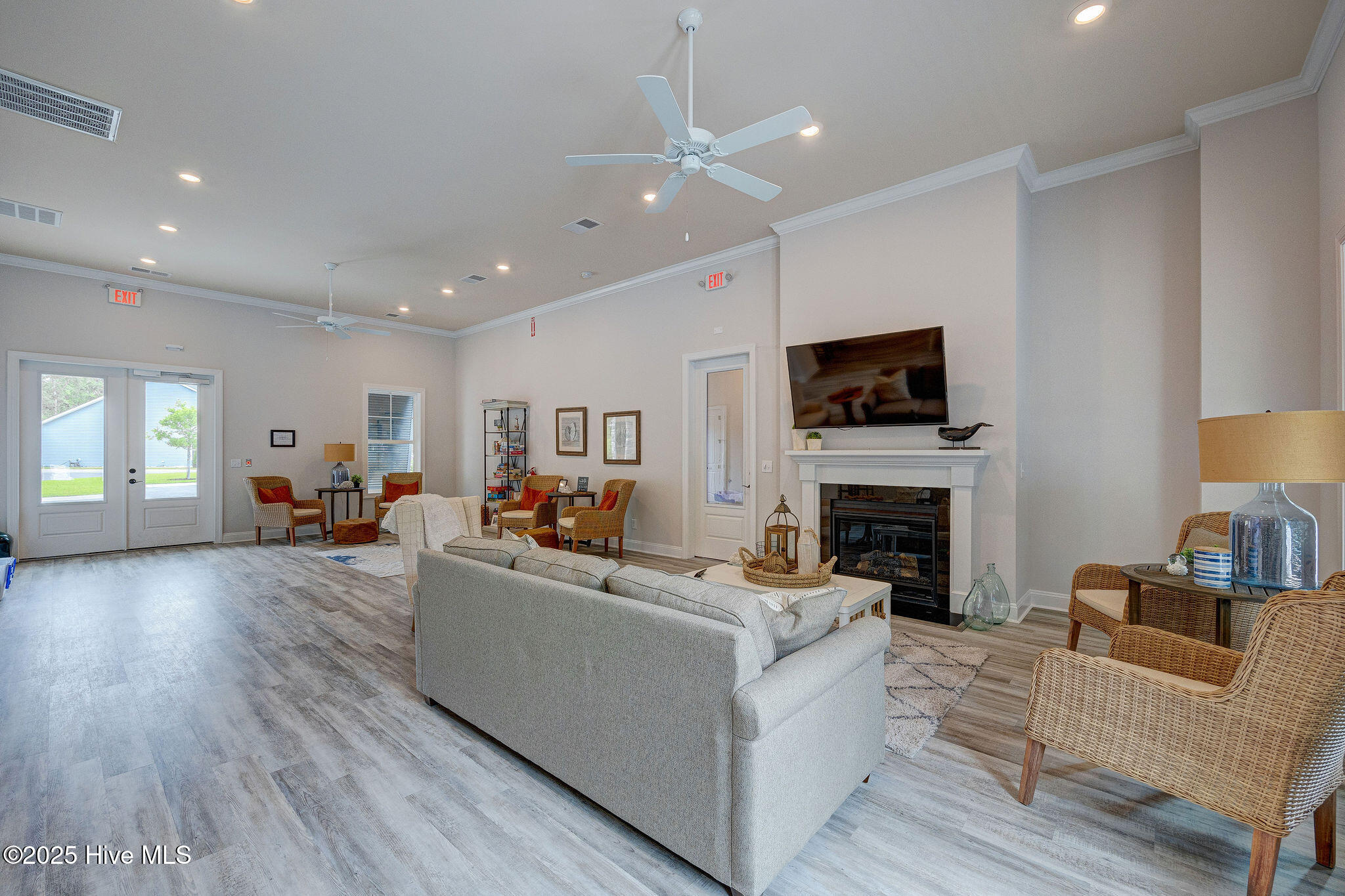 100506096 | Photo 46