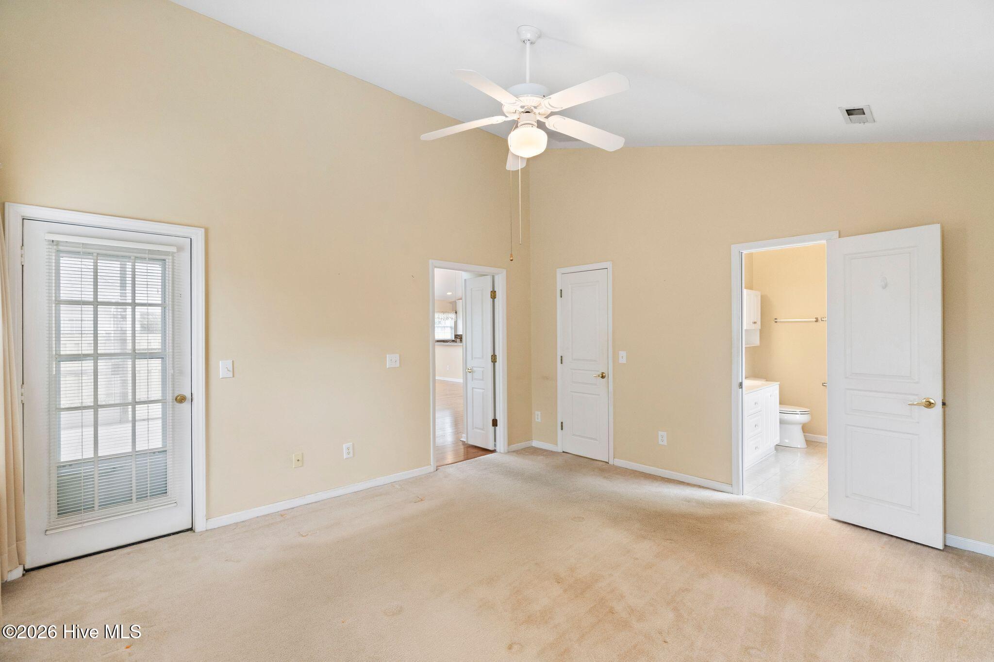 100558040 | Photo 25