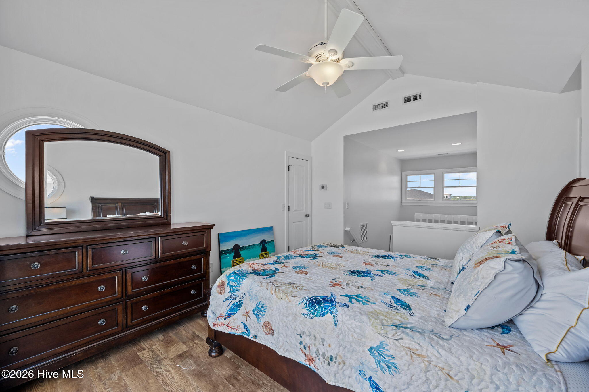 100570241 | Photo 44