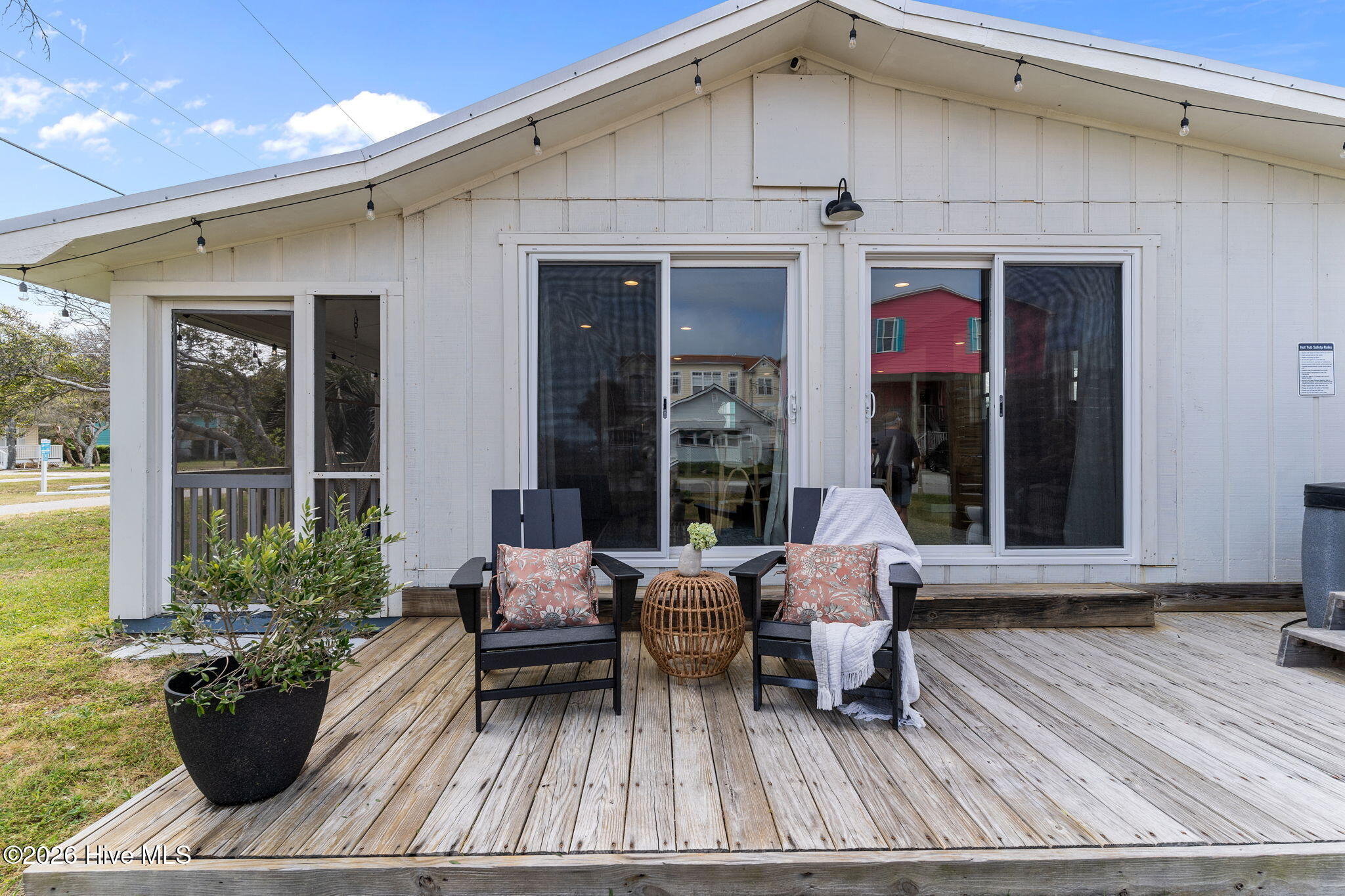 100565968 | Photo 43