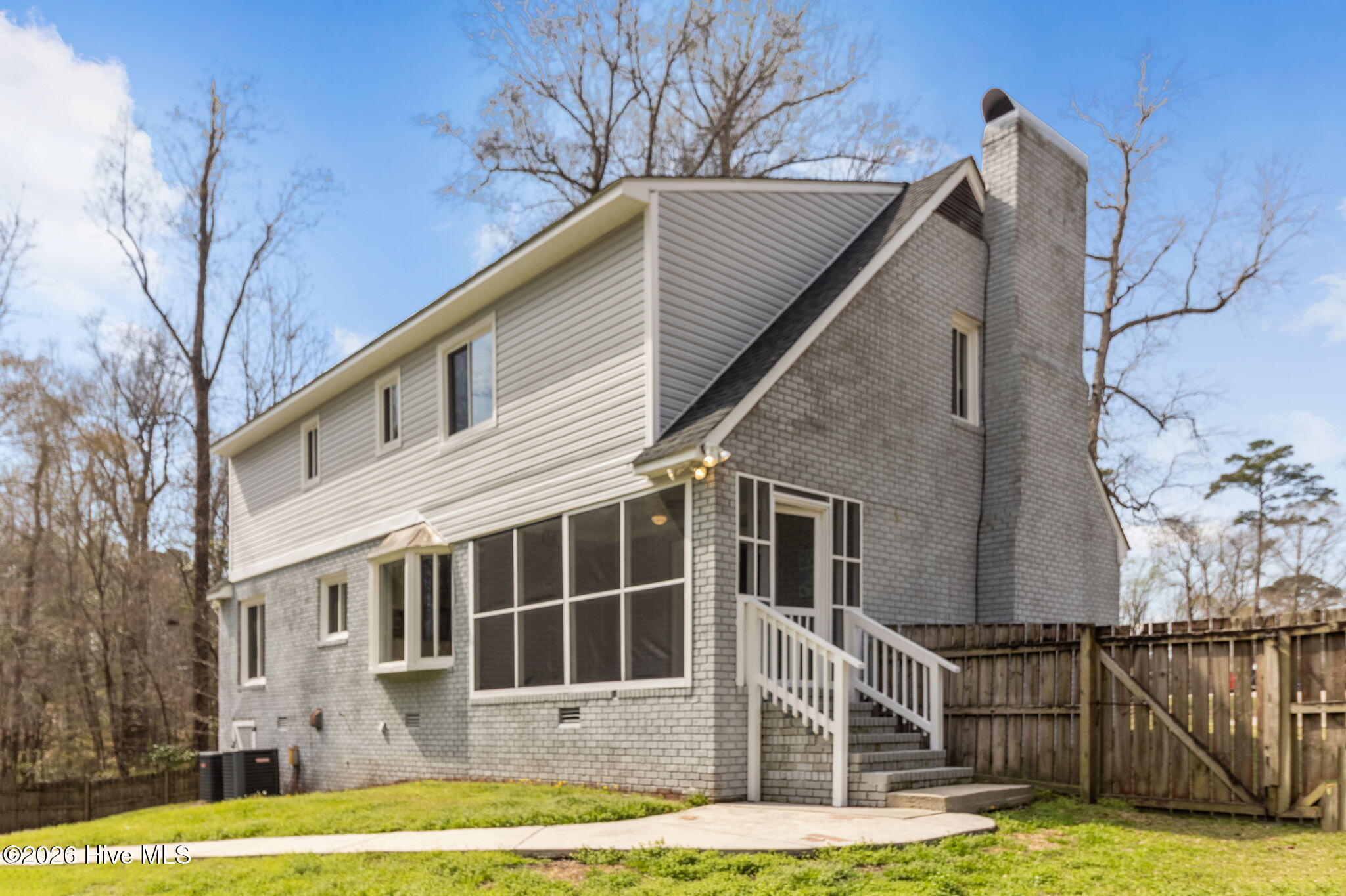 100560043 | Photo 46