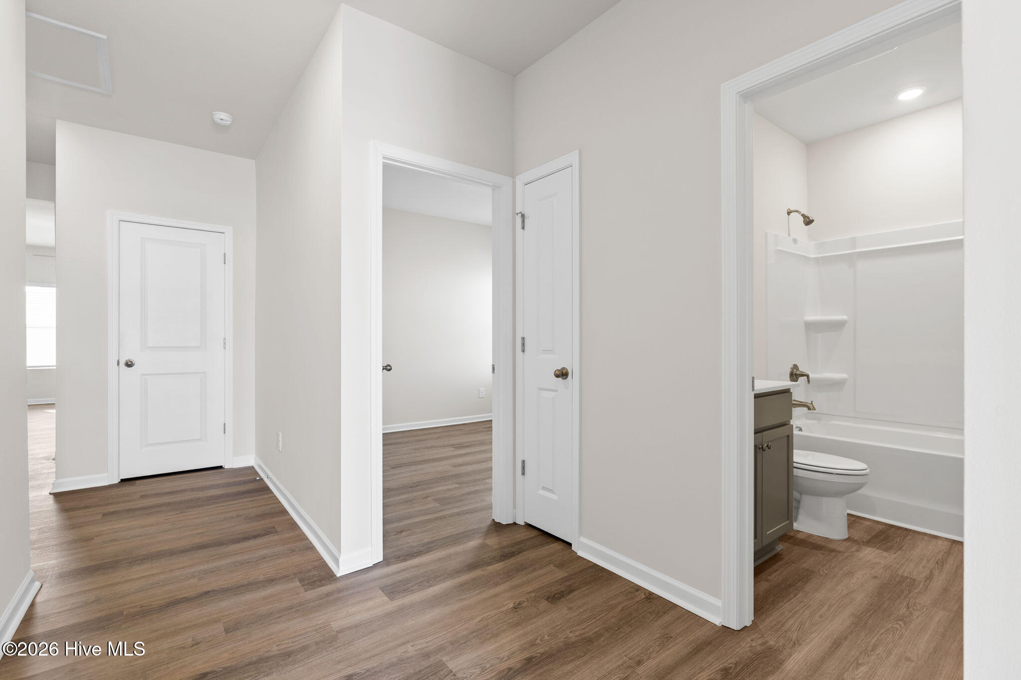 100546635 | Photo 18