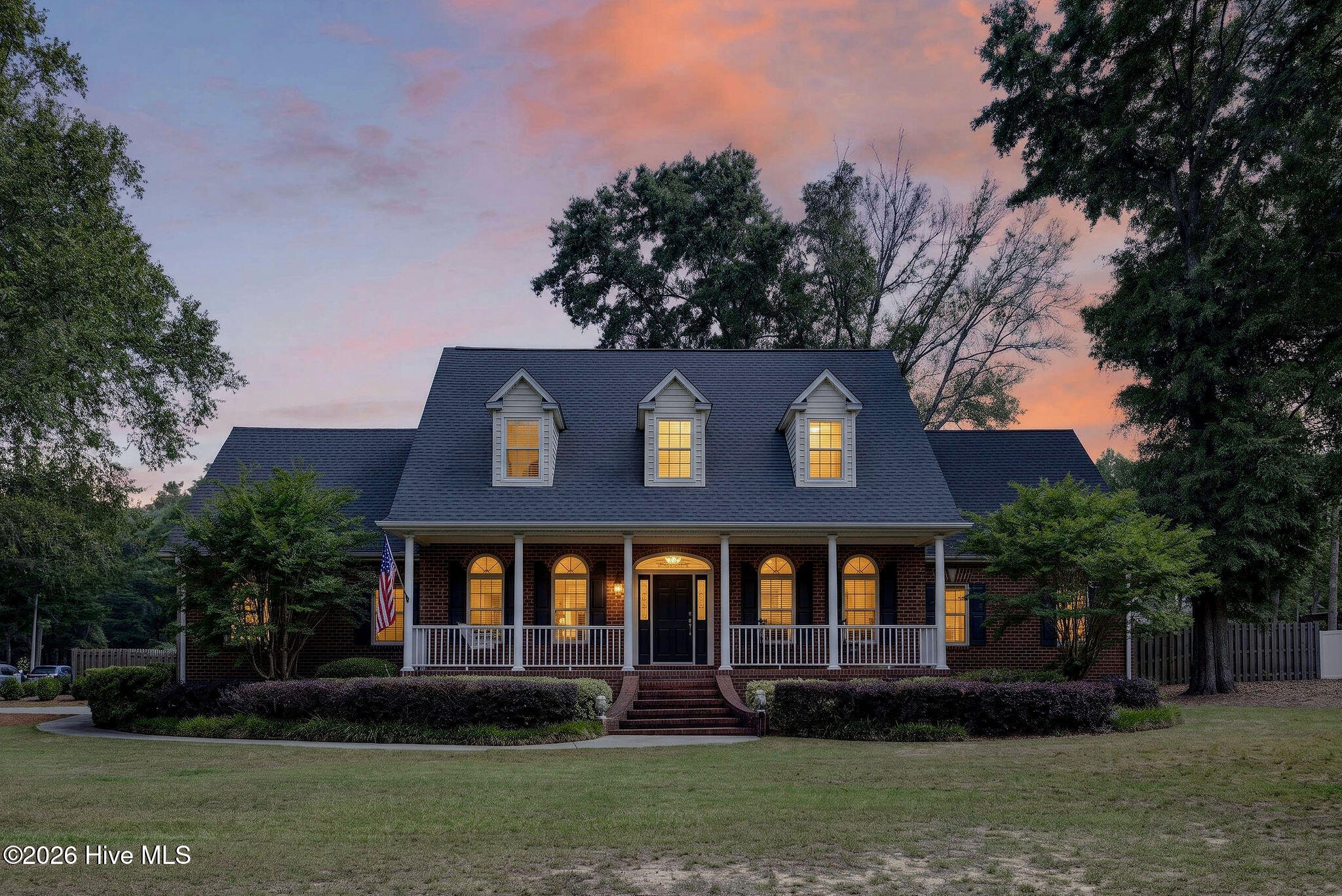 100572109 | Photo 3
