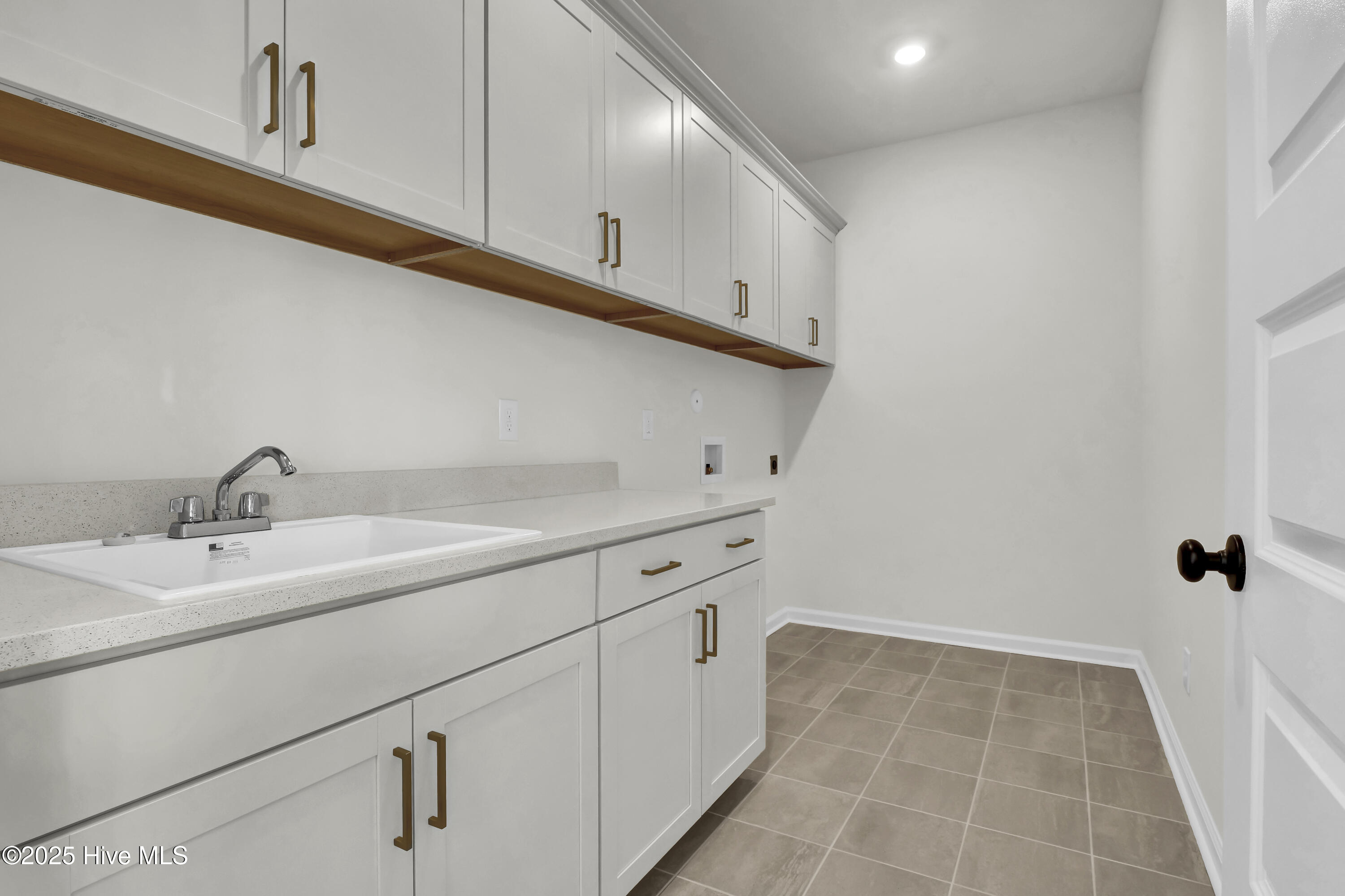 100518803 | Photo 17